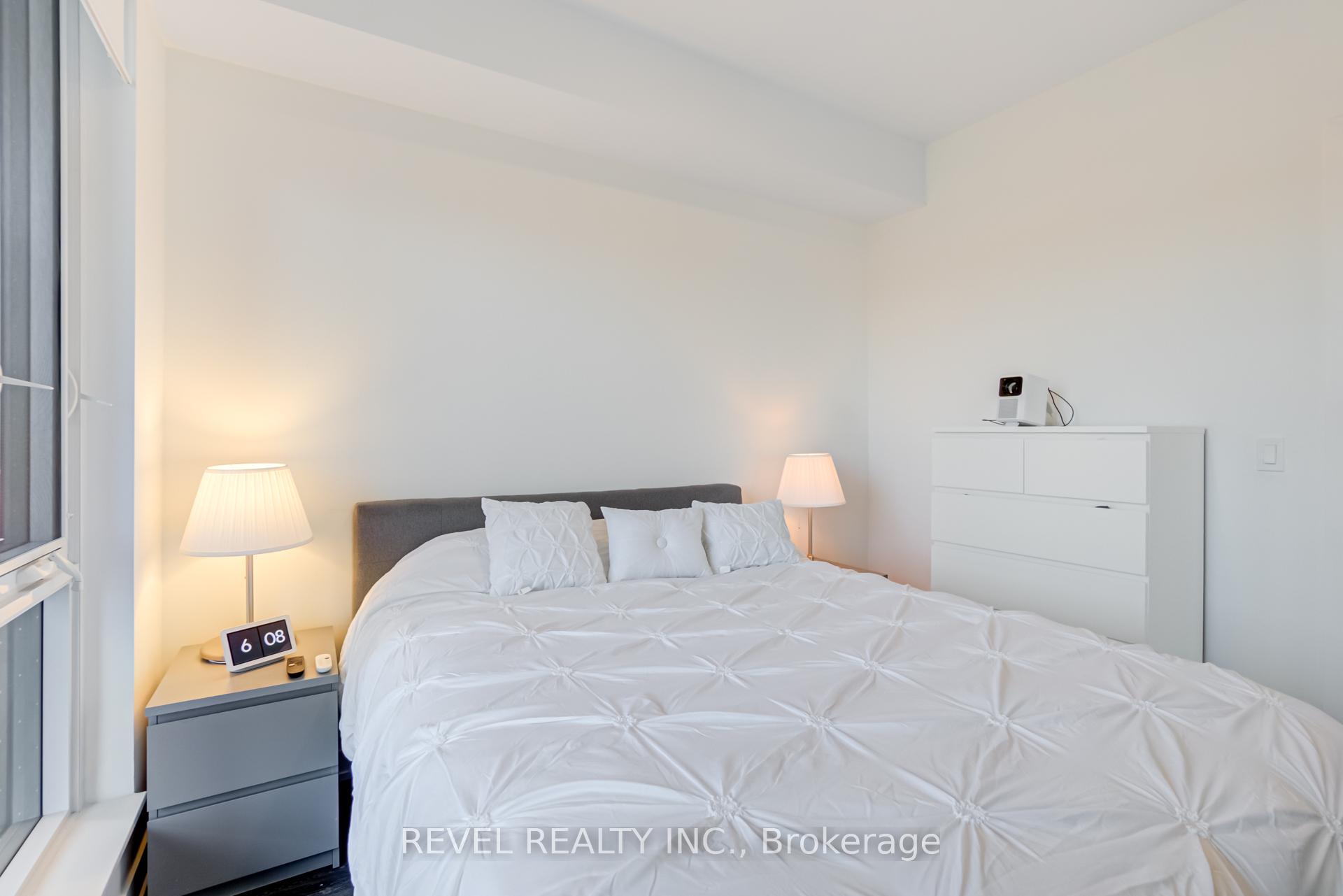 2 Bedrooms Condo at 7950 Bathurst, Vaughan For sale