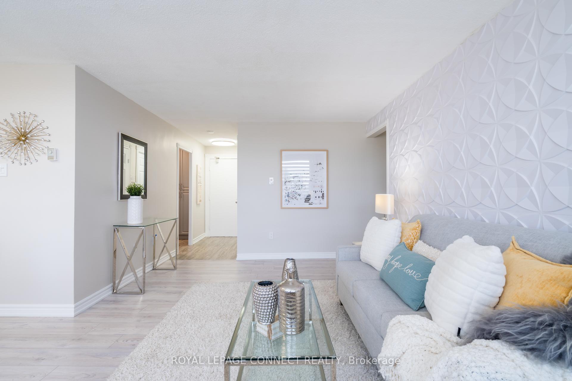 2 Bedrooms Condo at 270 Palmdale,  Toronto For sale