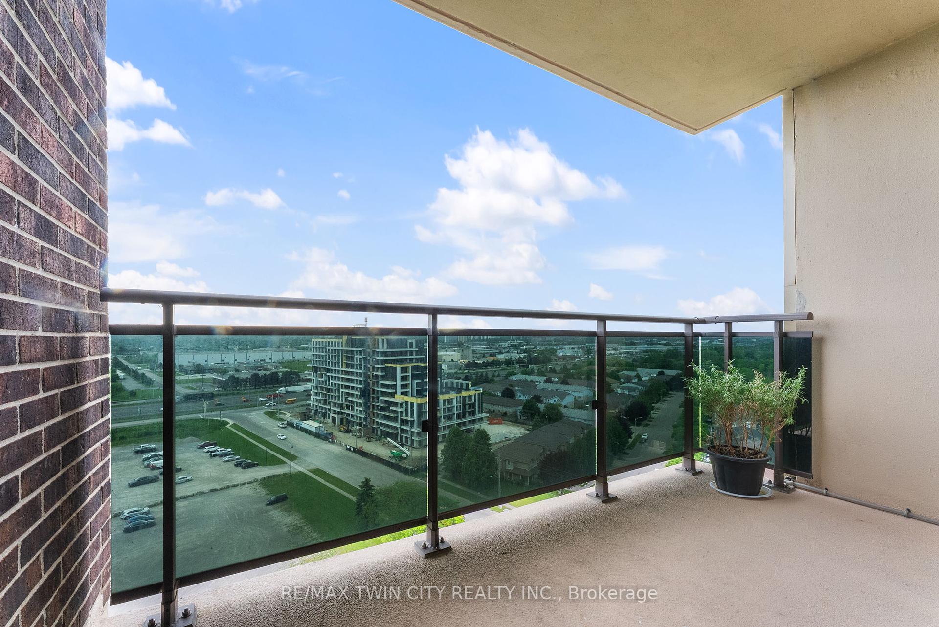 2 Bedrooms Condo at 301 Frances, Hamilton For sale
