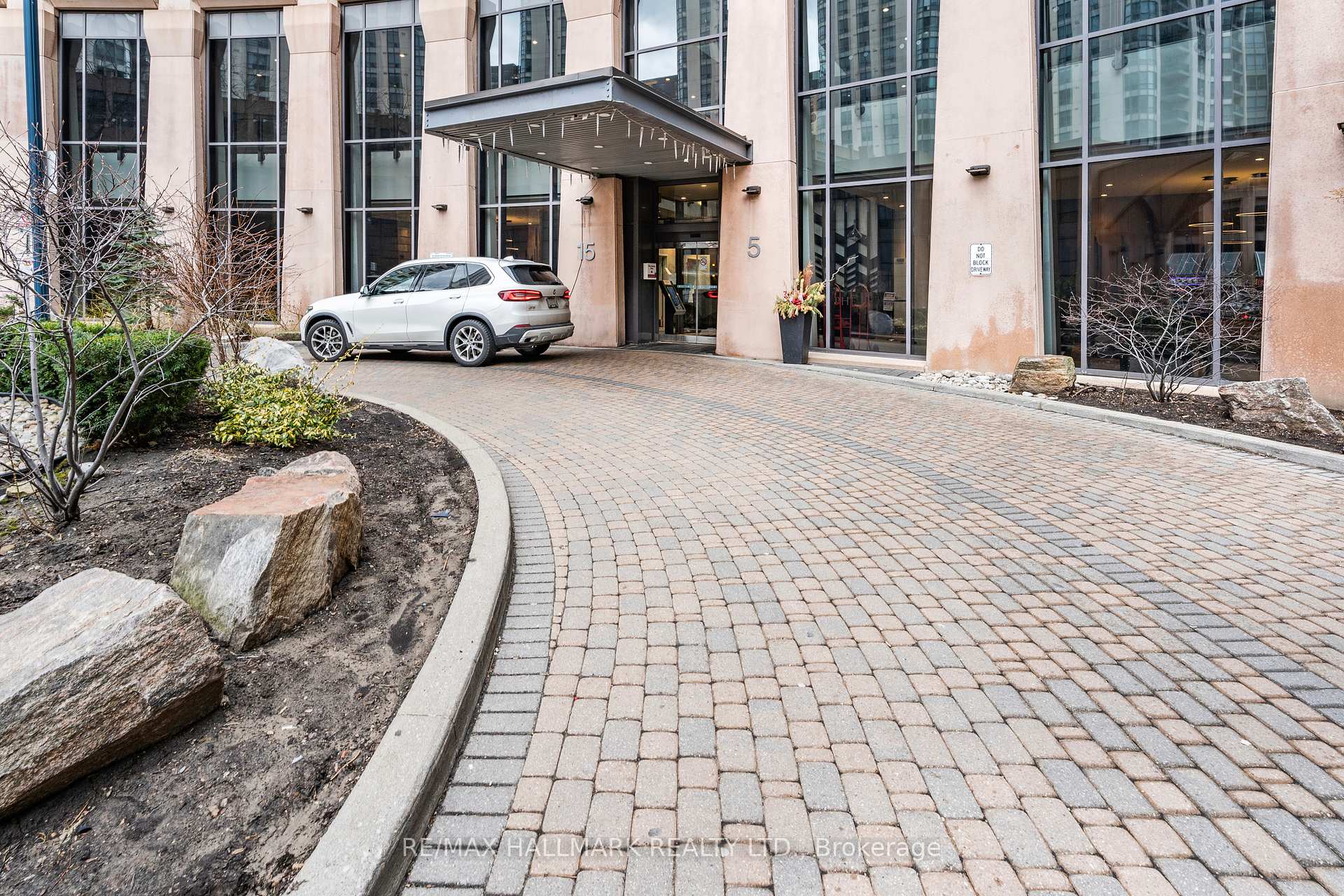 3 Bedrooms Condo at 5 Northtown, Toronto For sale