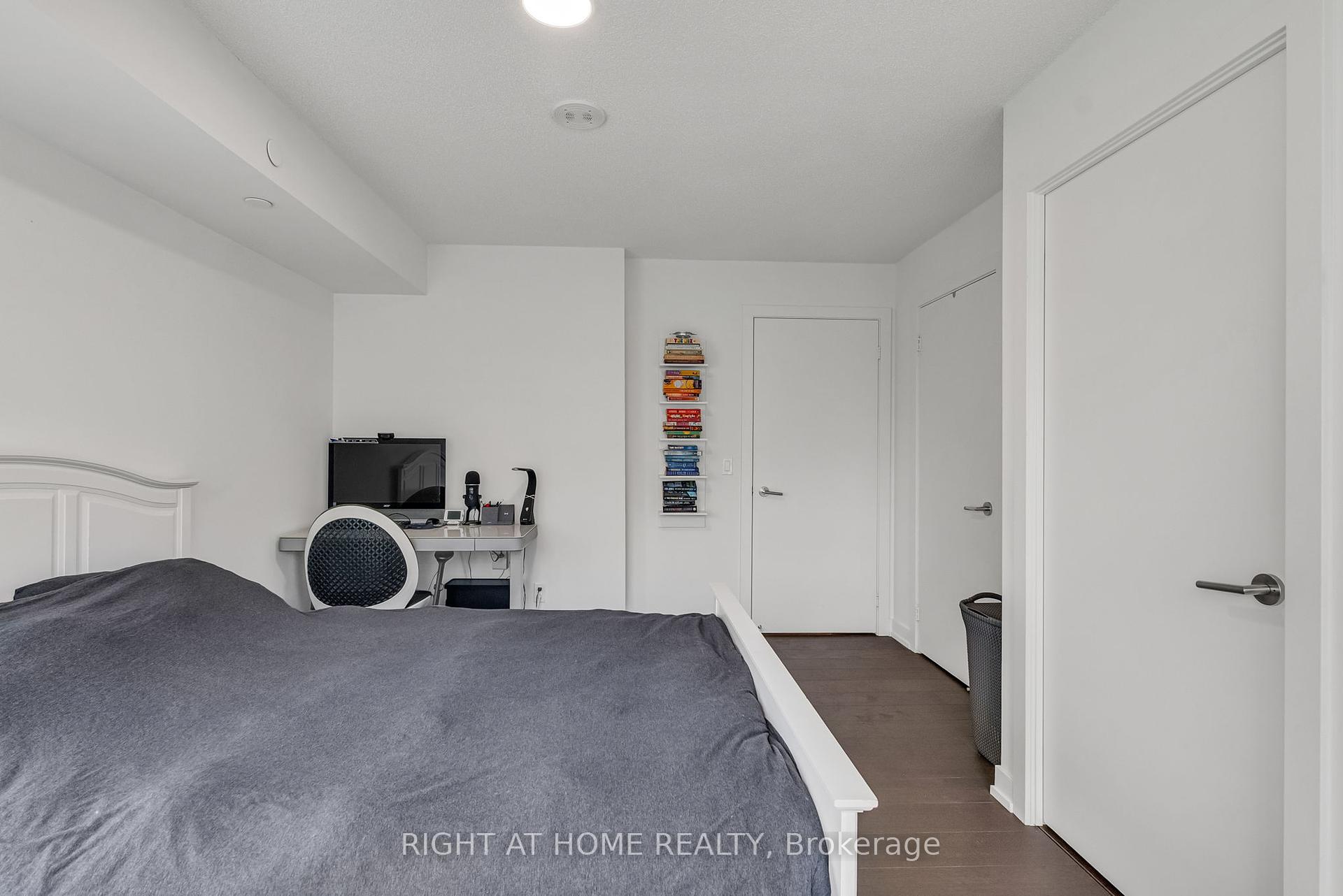 2 Bedrooms Condo at 10 Wilby, Toronto For sale