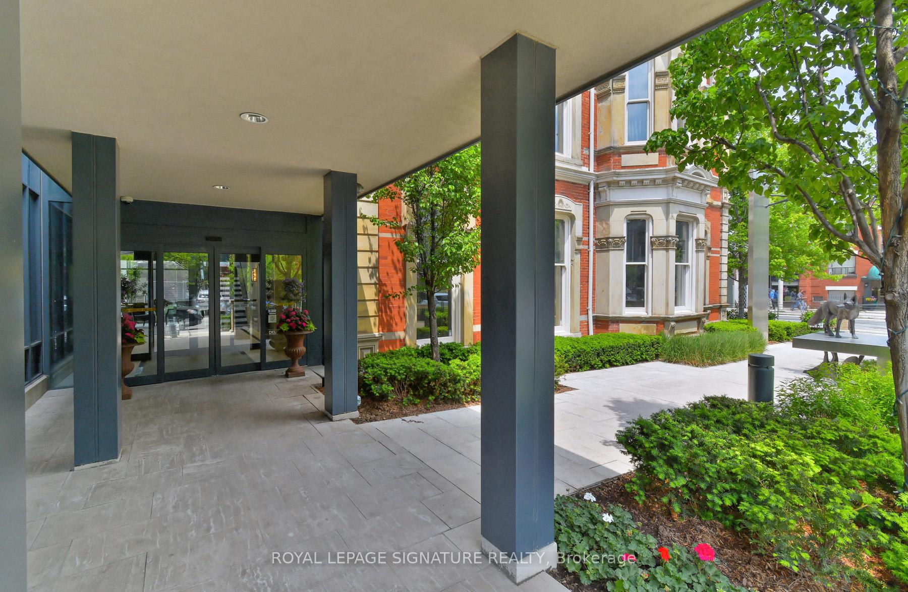 2 Bedrooms Condo at 28 Linden, Toronto For sale