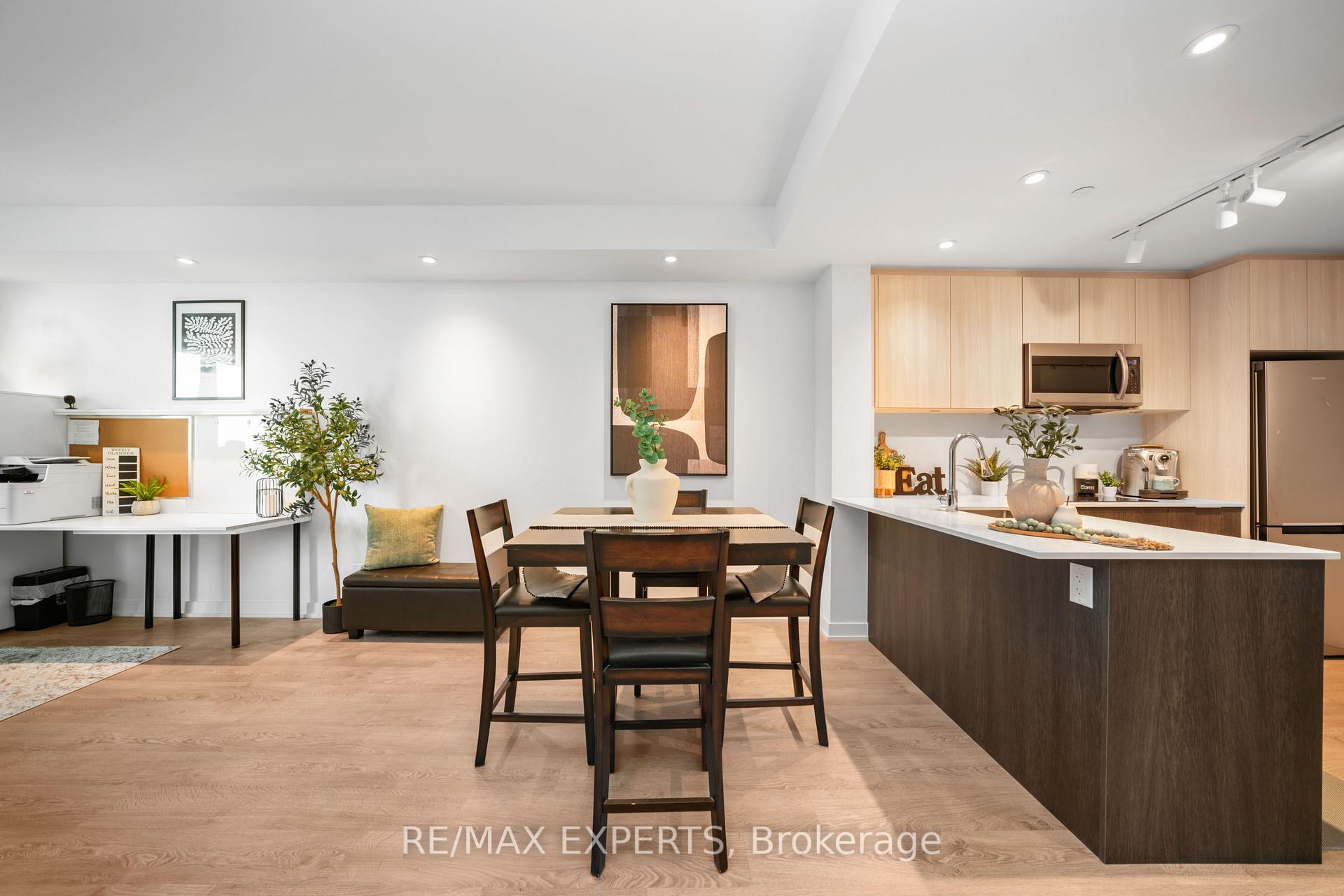 2 Bedrooms Condo at 1926 Lake Shore, Toronto For sale