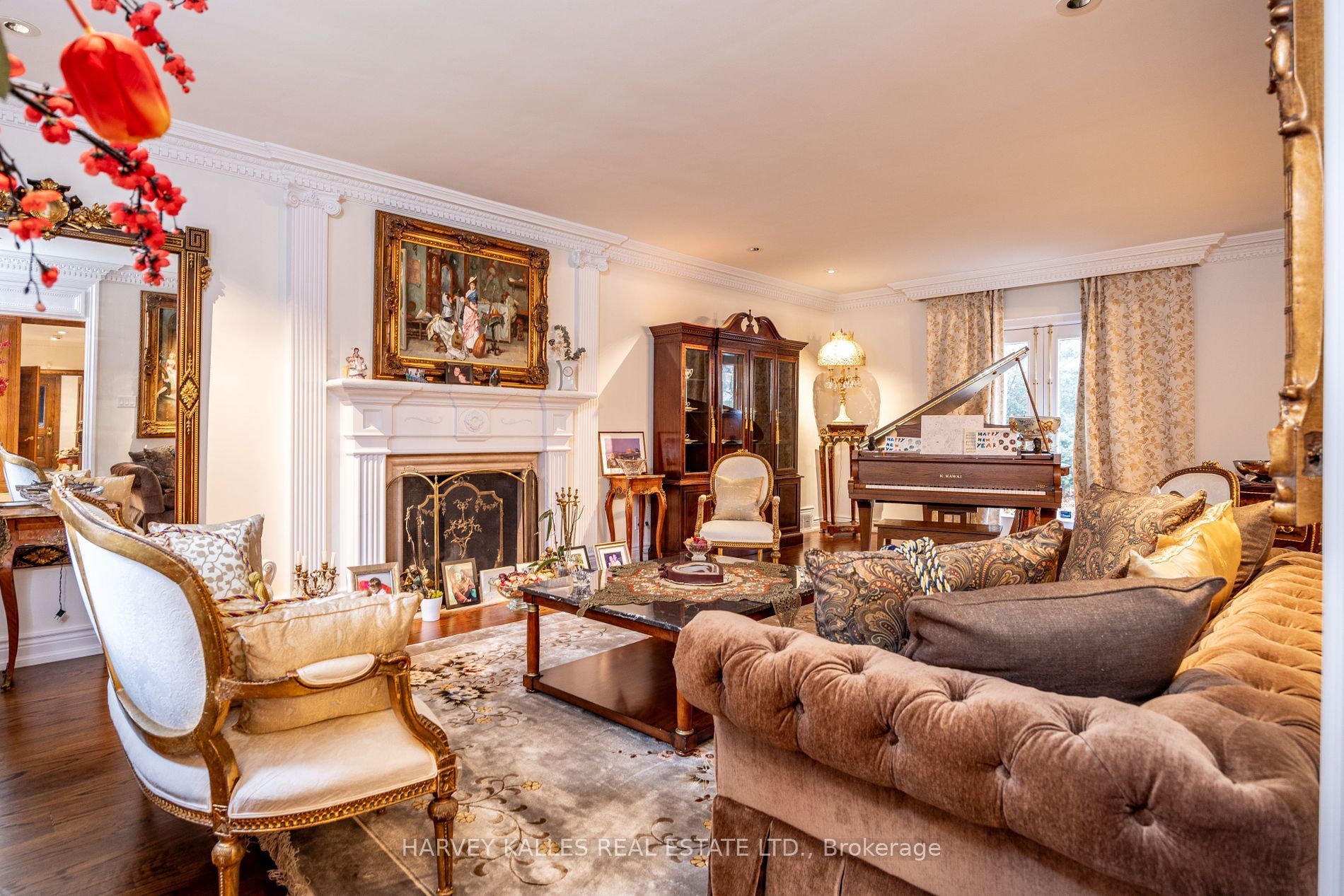 6 Versailles Court