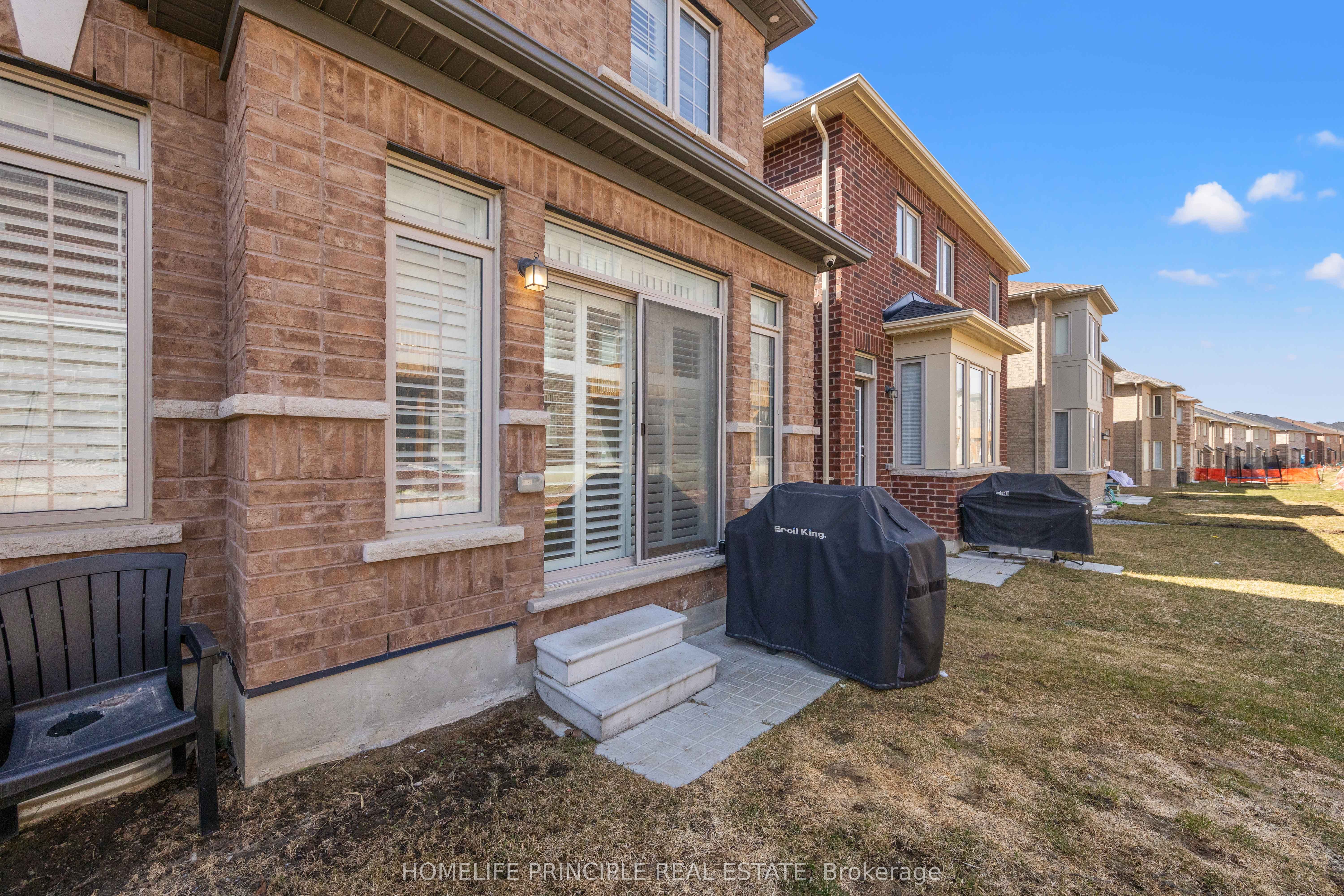 88 Ben Sinclair Avenue, East Gwillimbury Queensville