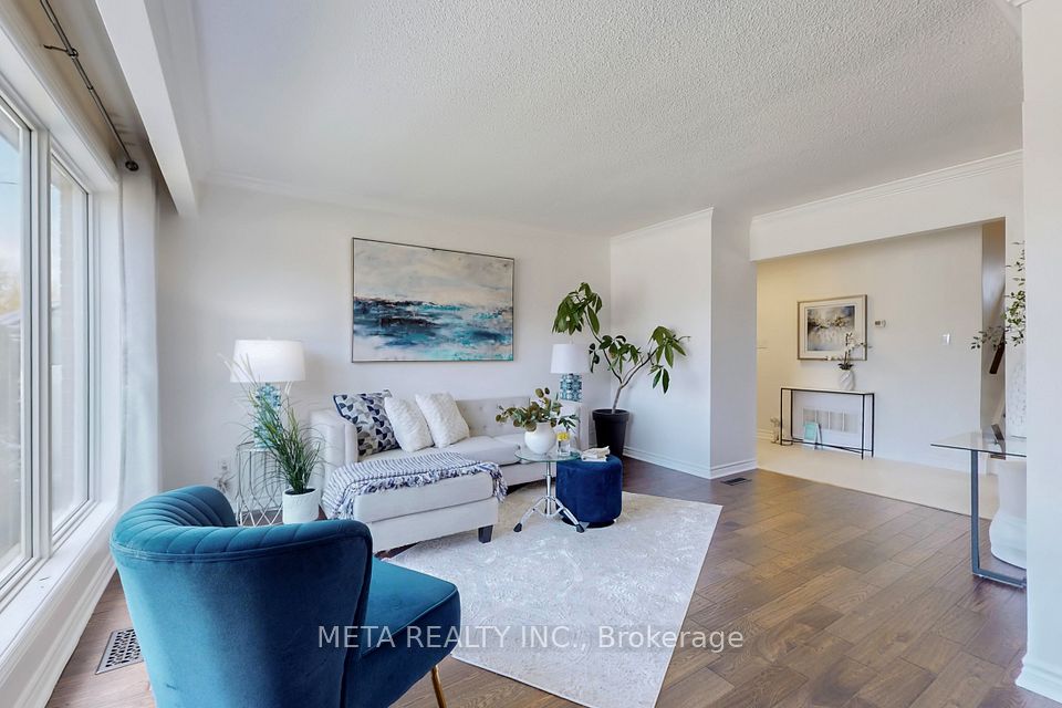 21 Tayrow Road, Toronto, ON M9W 2T8