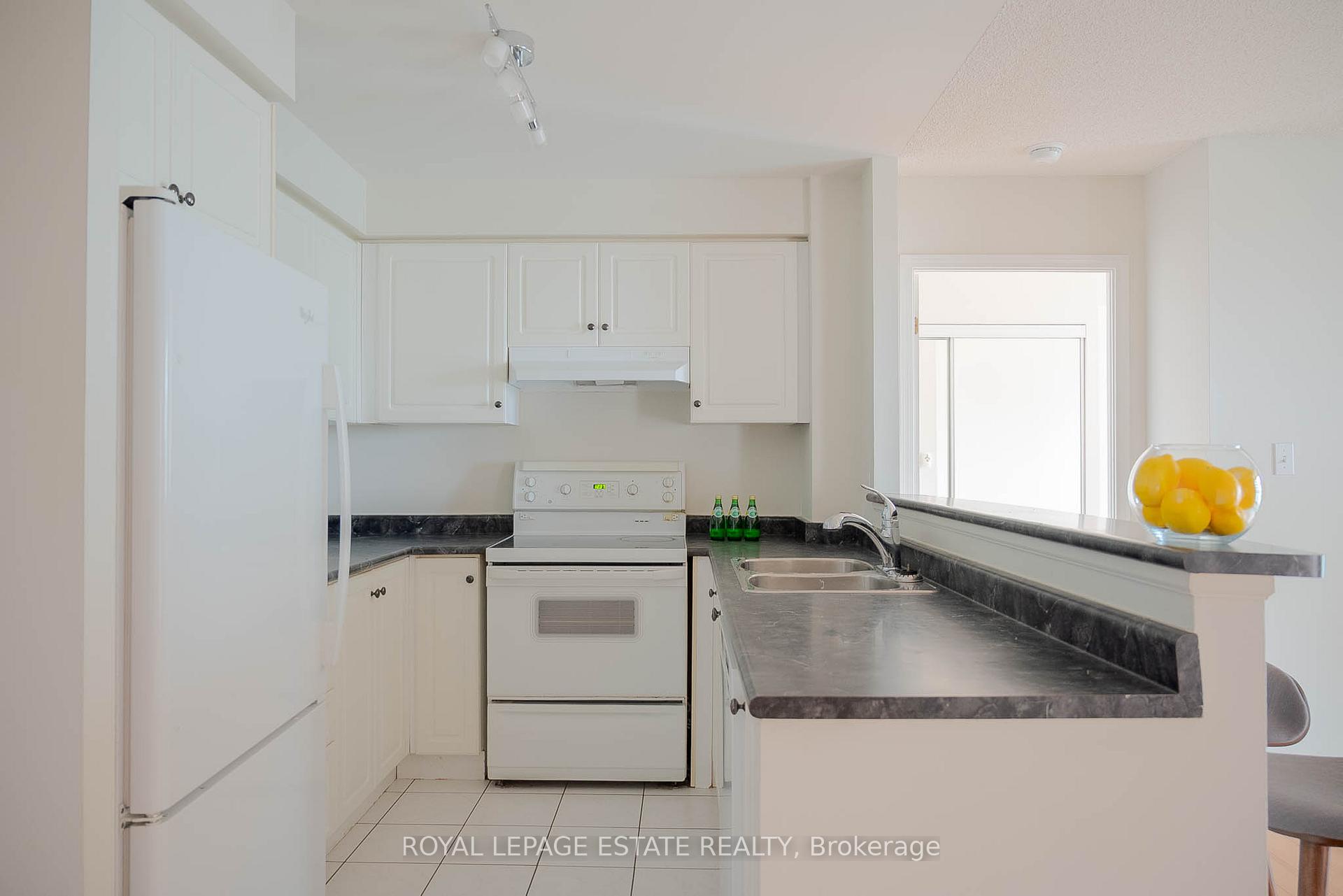 3 Bedrooms Condo at 23 Lorraine,  Toronto For sale
