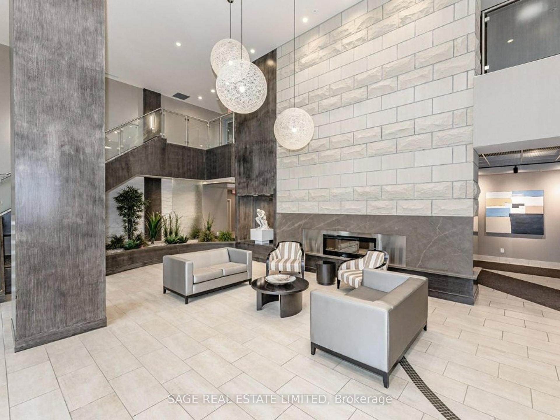 2 Bedrooms Condo at 551 Maple, Burlington For sale