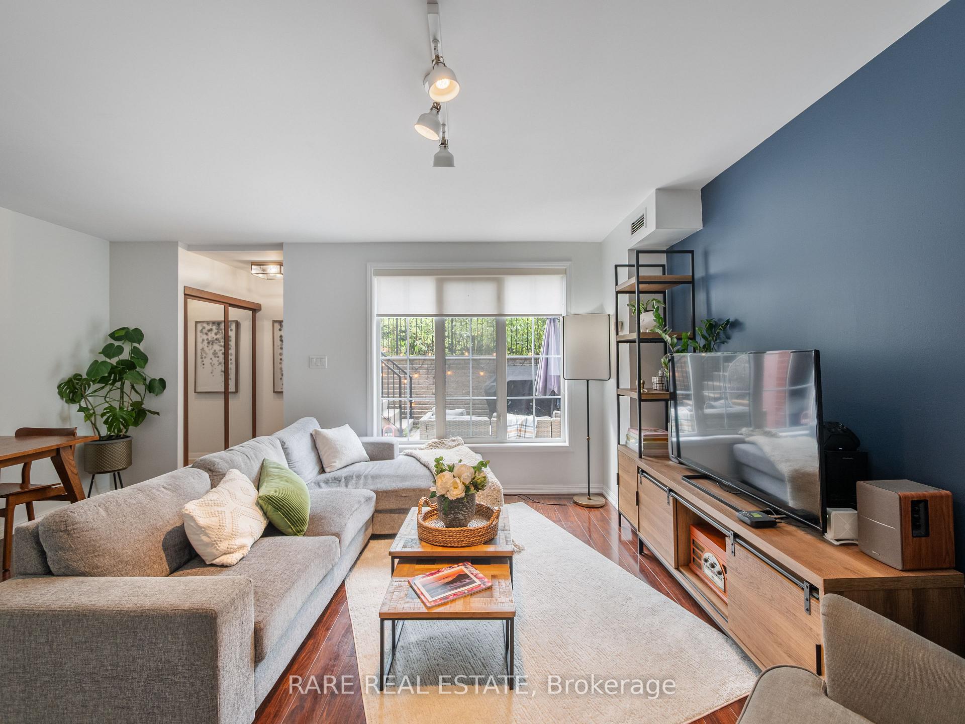 2 Bedrooms Condo at 60 Douro, Toronto For sale