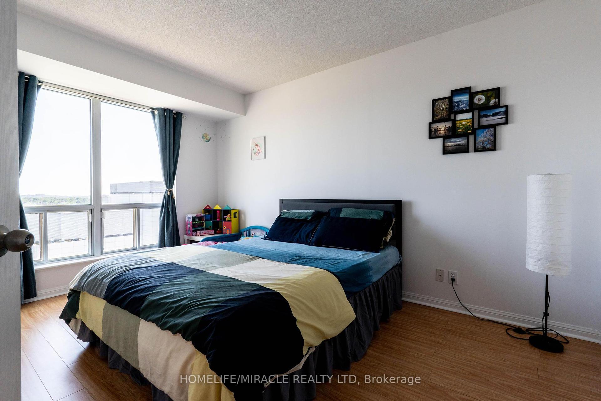 2 Bedrooms Condo at 1 Lee Centre, Toronto For sale