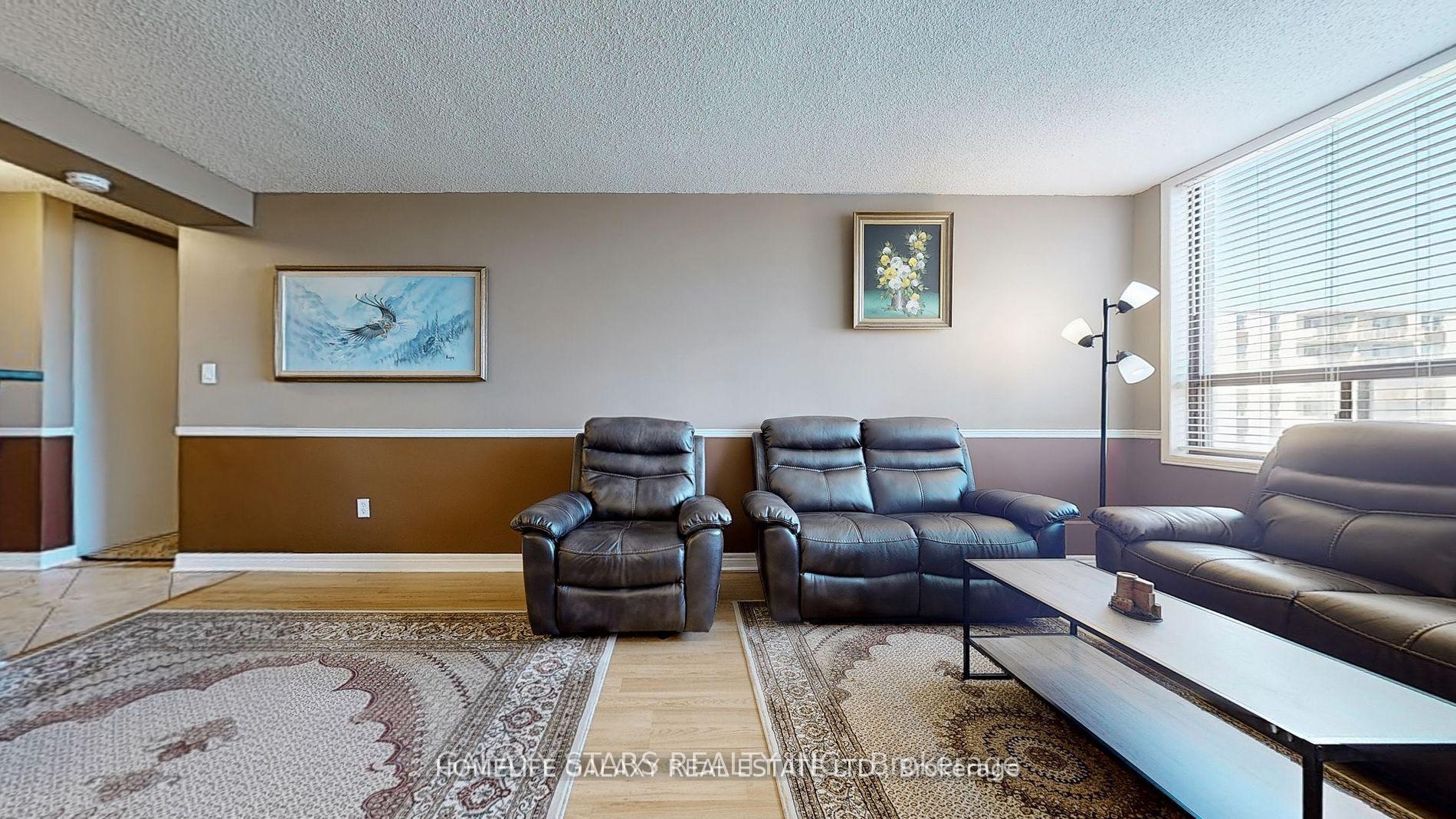 3 Bedrooms Condo at 2556 Argyle, Mississauga For sale