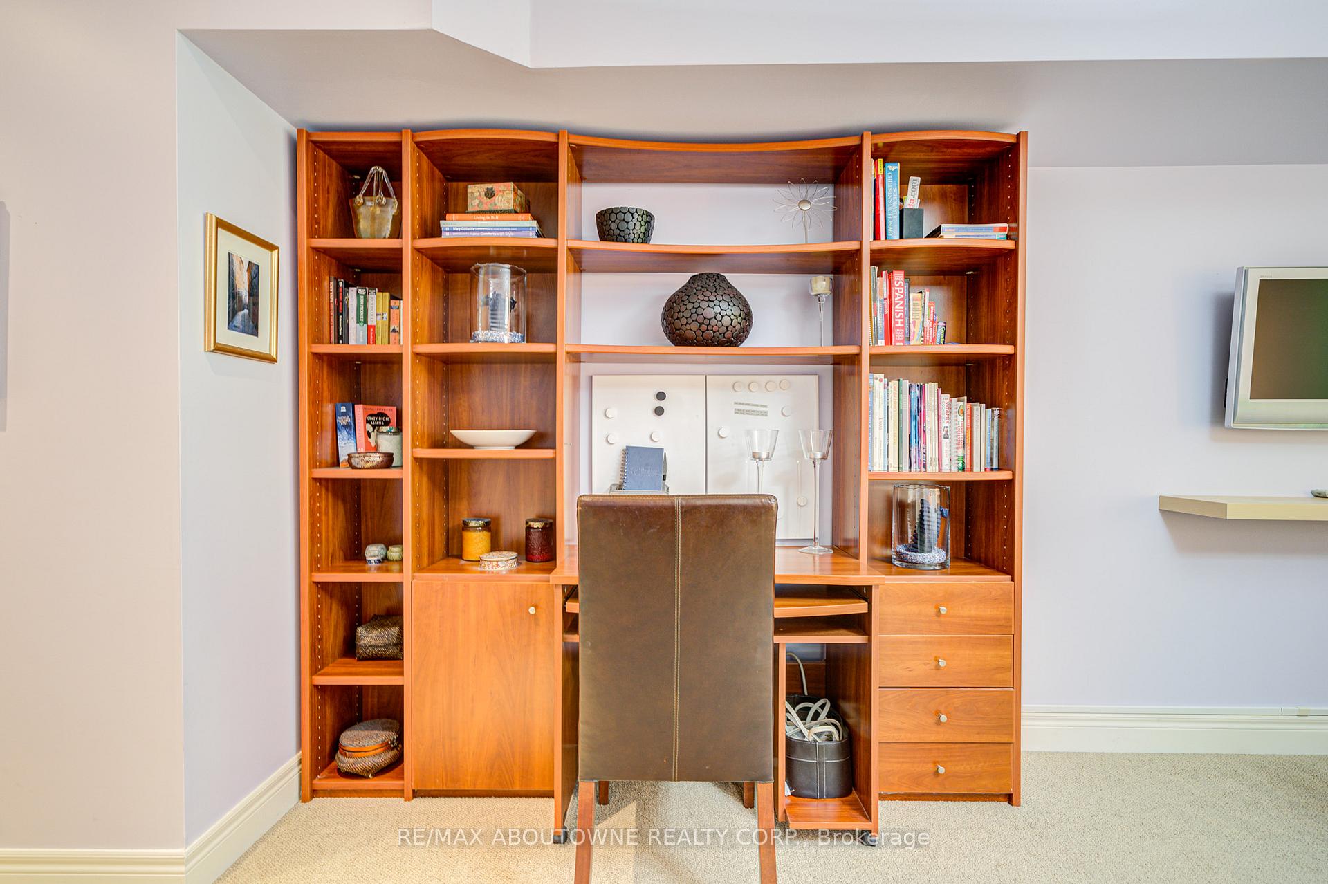 2 Bedrooms Condo at 1169 Dorval, Oakville For sale