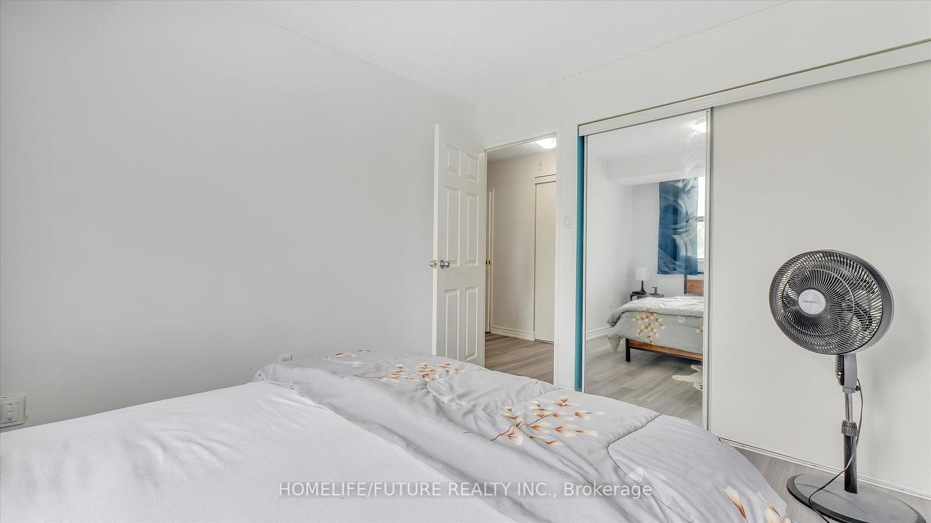 2 Bedrooms Condo at 10 Stonehill, Toronto For sale