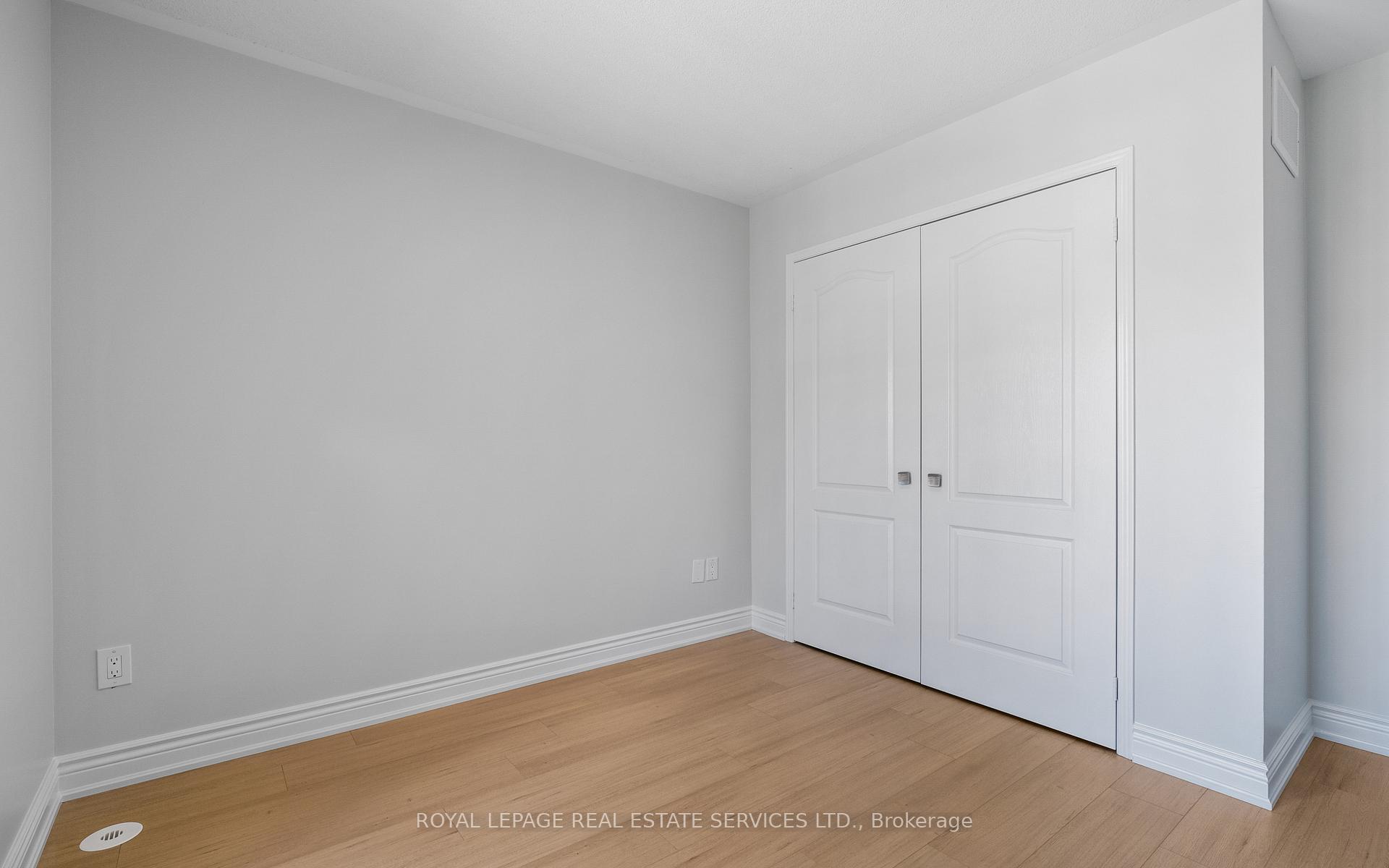 4 Bedrooms Condo at 5025 Ninth, Mississauga For sale
