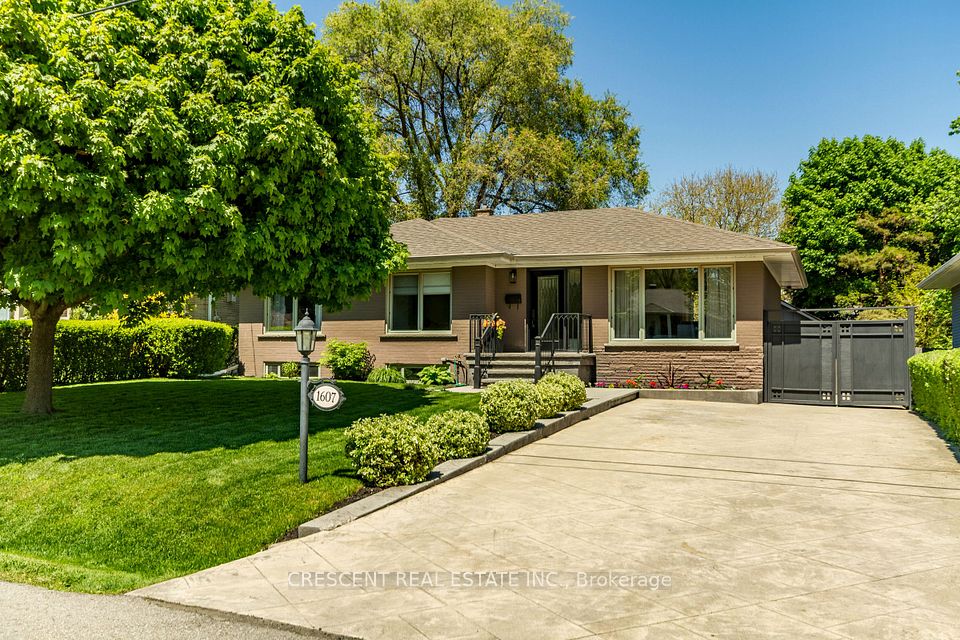 1607 Chippendale