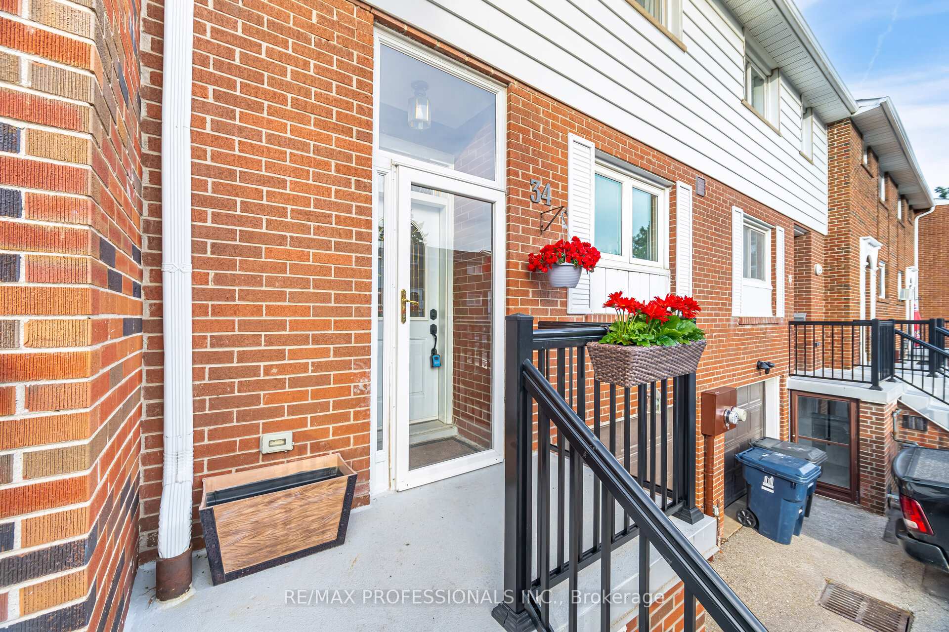 3 Bedrooms Condo at 582 Renforth, Toronto For sale