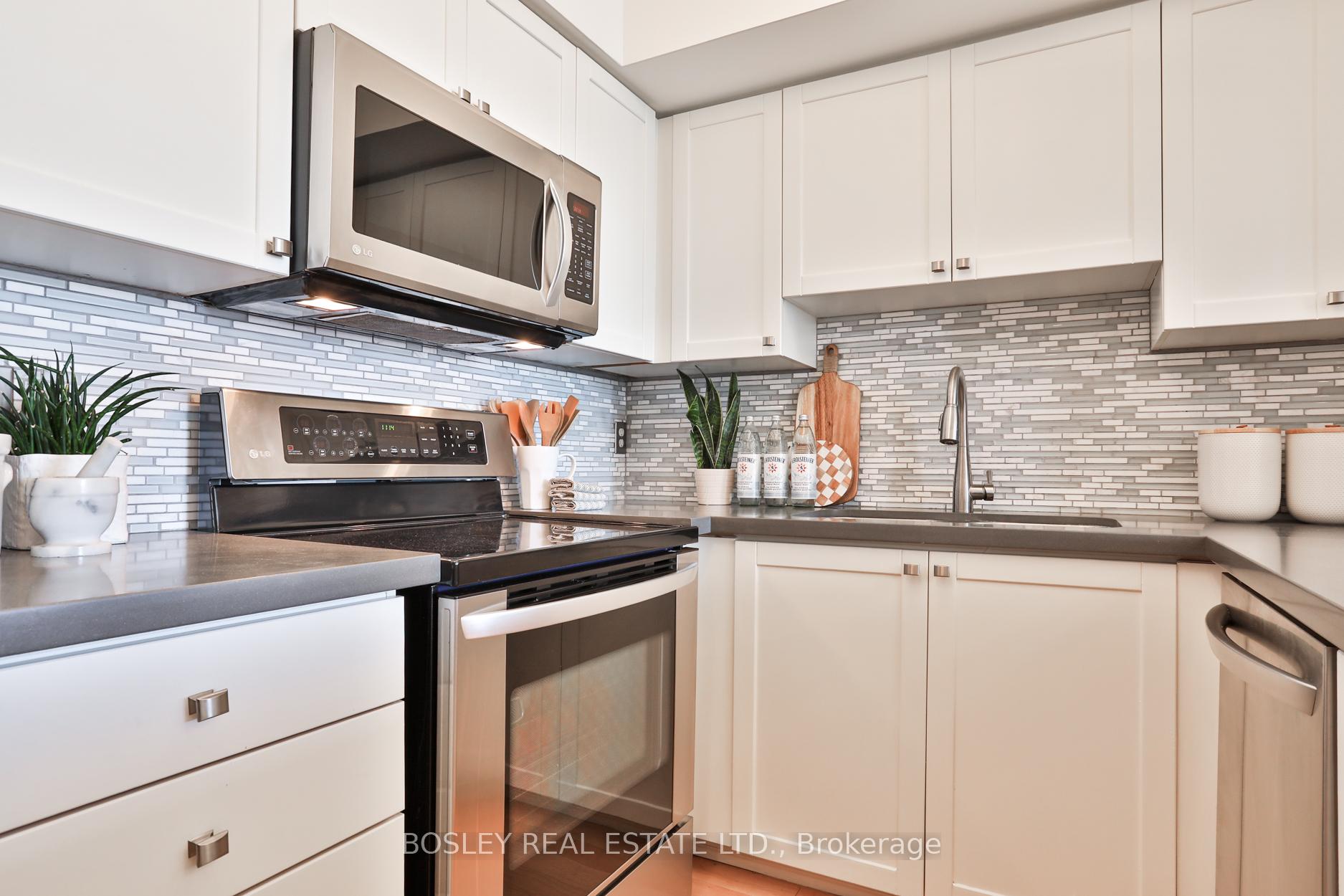 2 Bedrooms Condo at 1000 King, Toronto For sale