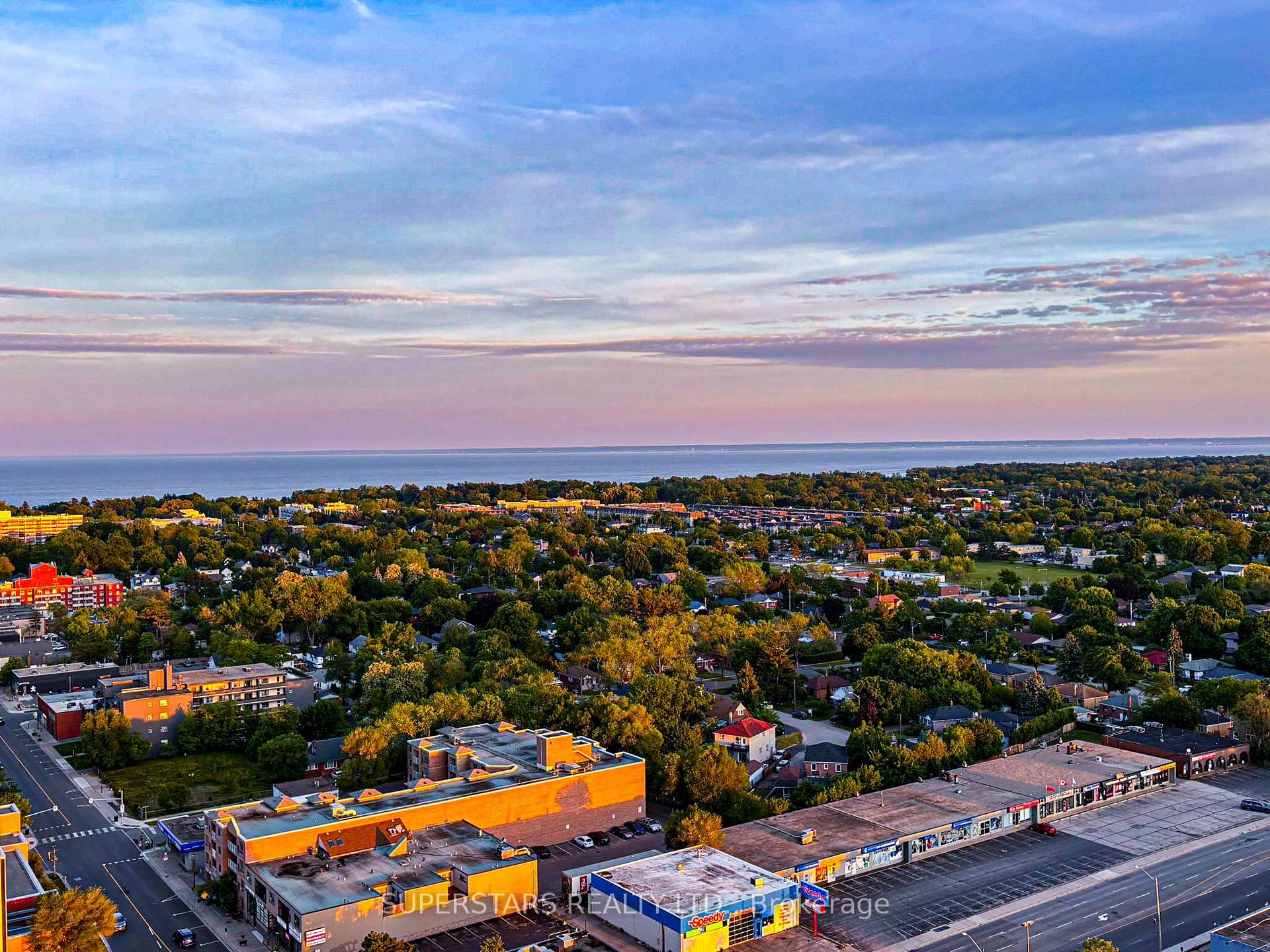 2 Bedrooms Condo at 65 Speers, Oakville For sale