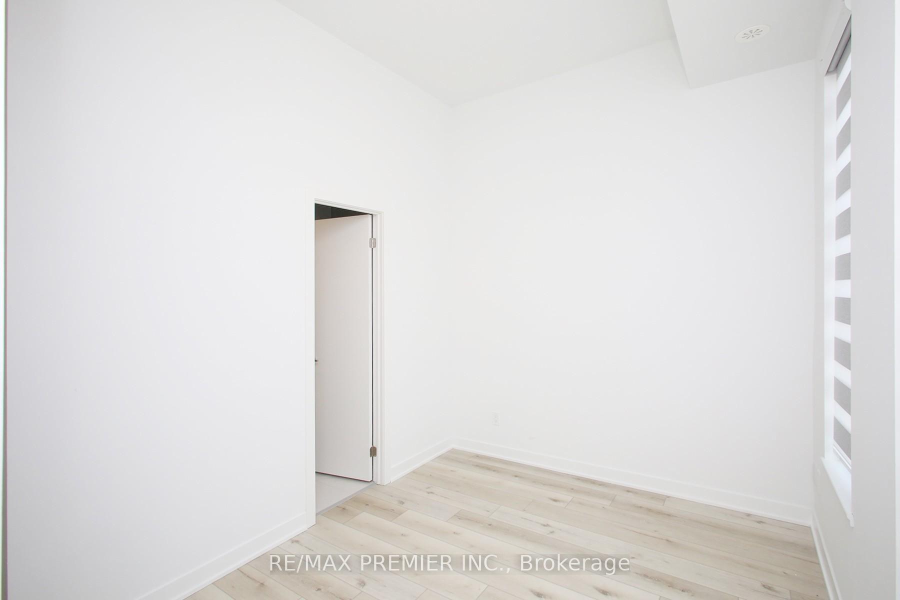 2 Bedrooms Condo at 3020 Trailside, Oakville For sale
