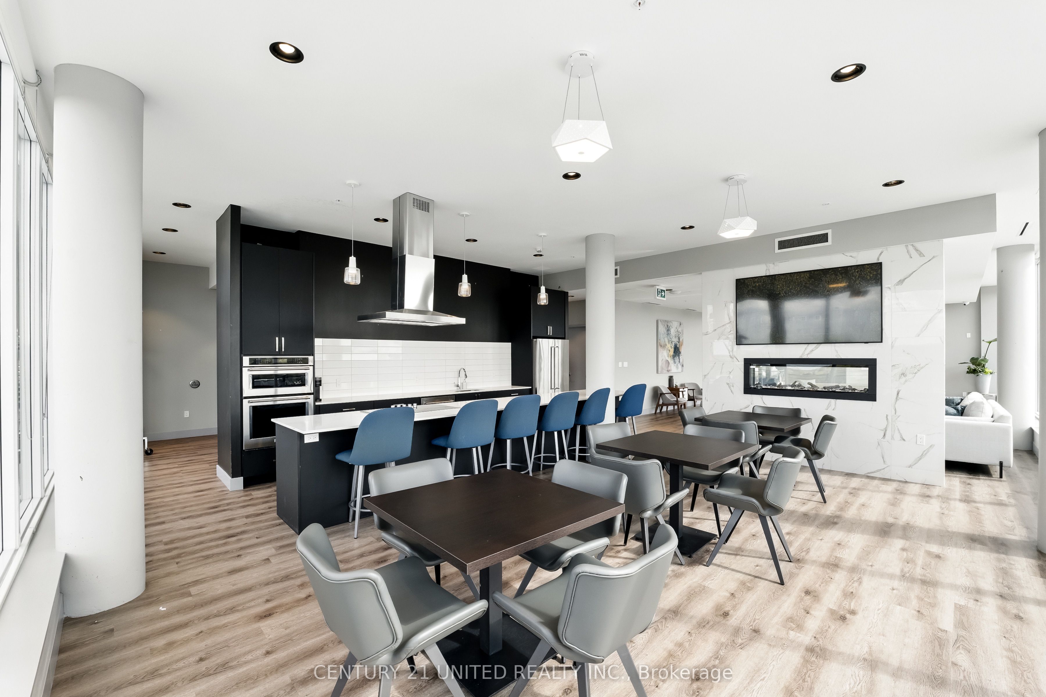 475 George Street N, #201