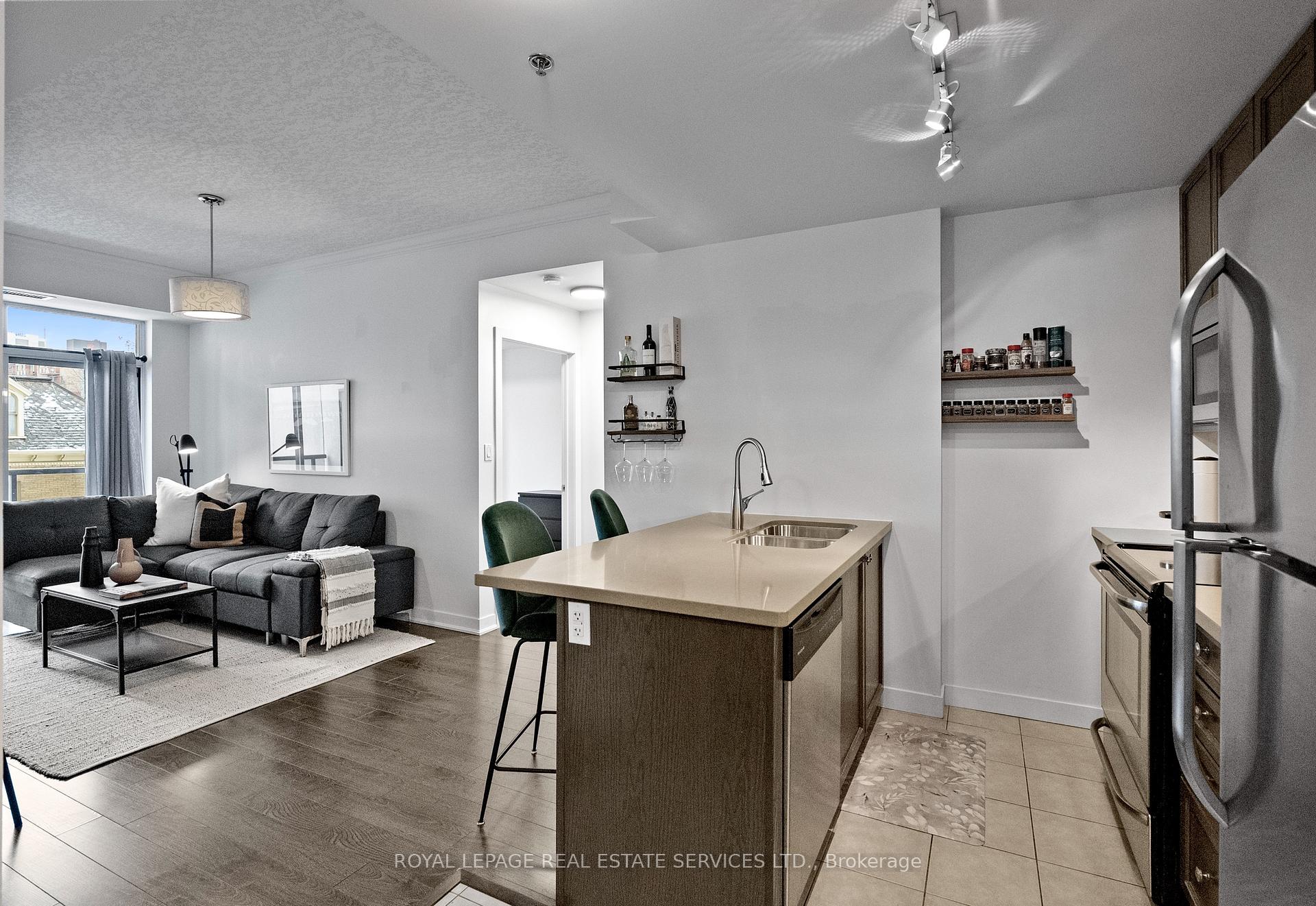 2 Bedrooms Condo at 90 Charlton, Hamilton For sale