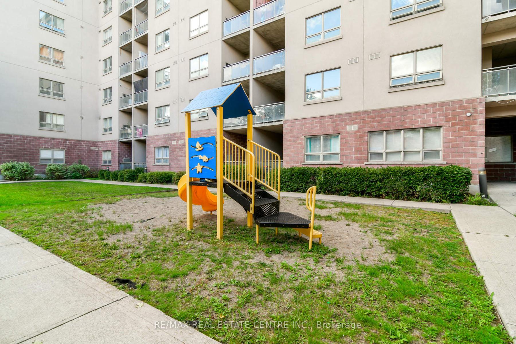 3 Bedrooms Condo at 7405 Goreway, Mississauga For sale