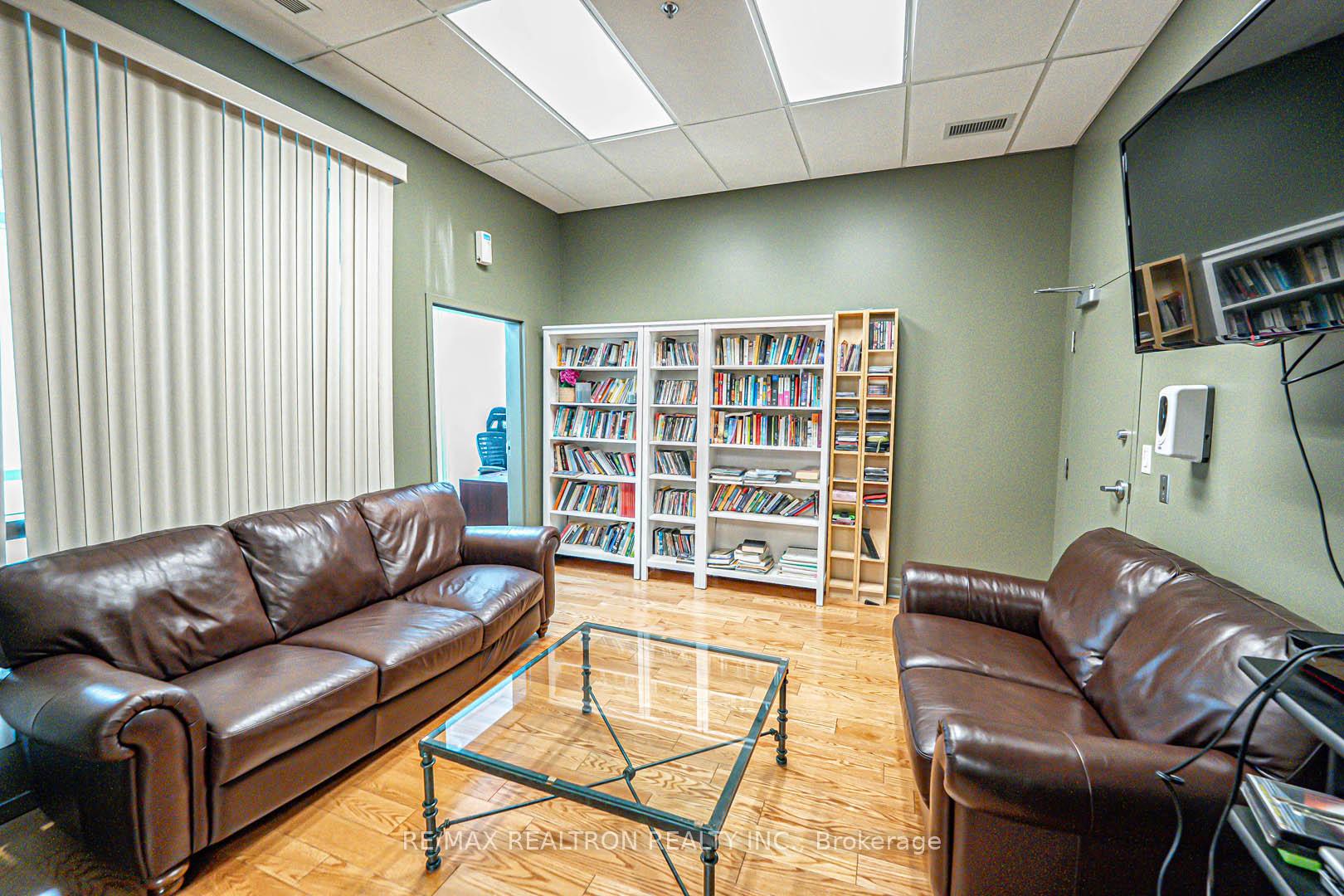 2 Bedrooms Condo at 60 Byng, Toronto For sale