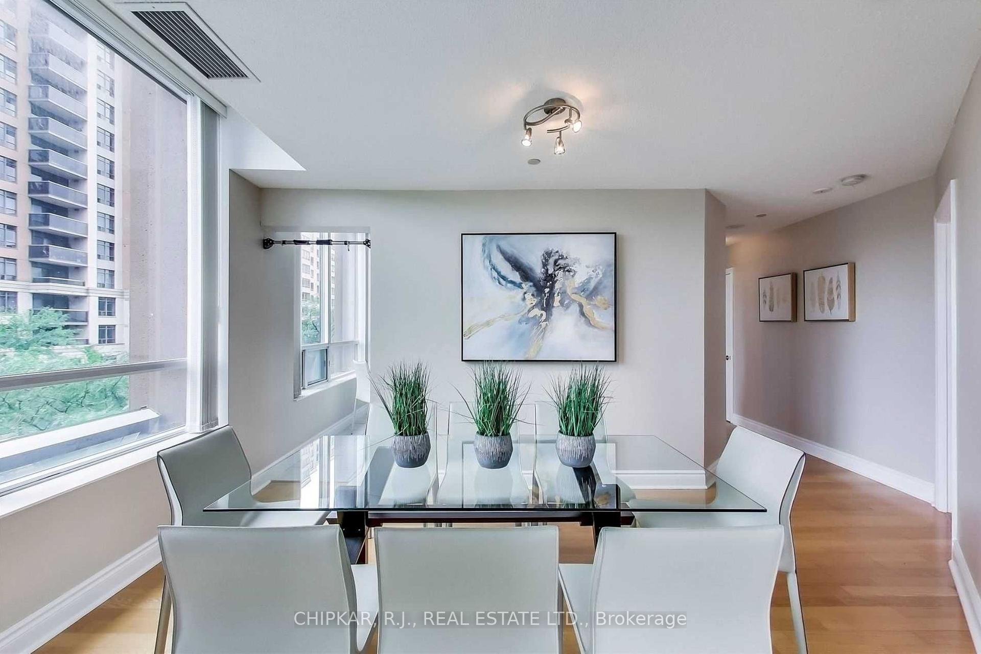 3 Bedrooms Condo at 15 Northtown,  Toronto For sale