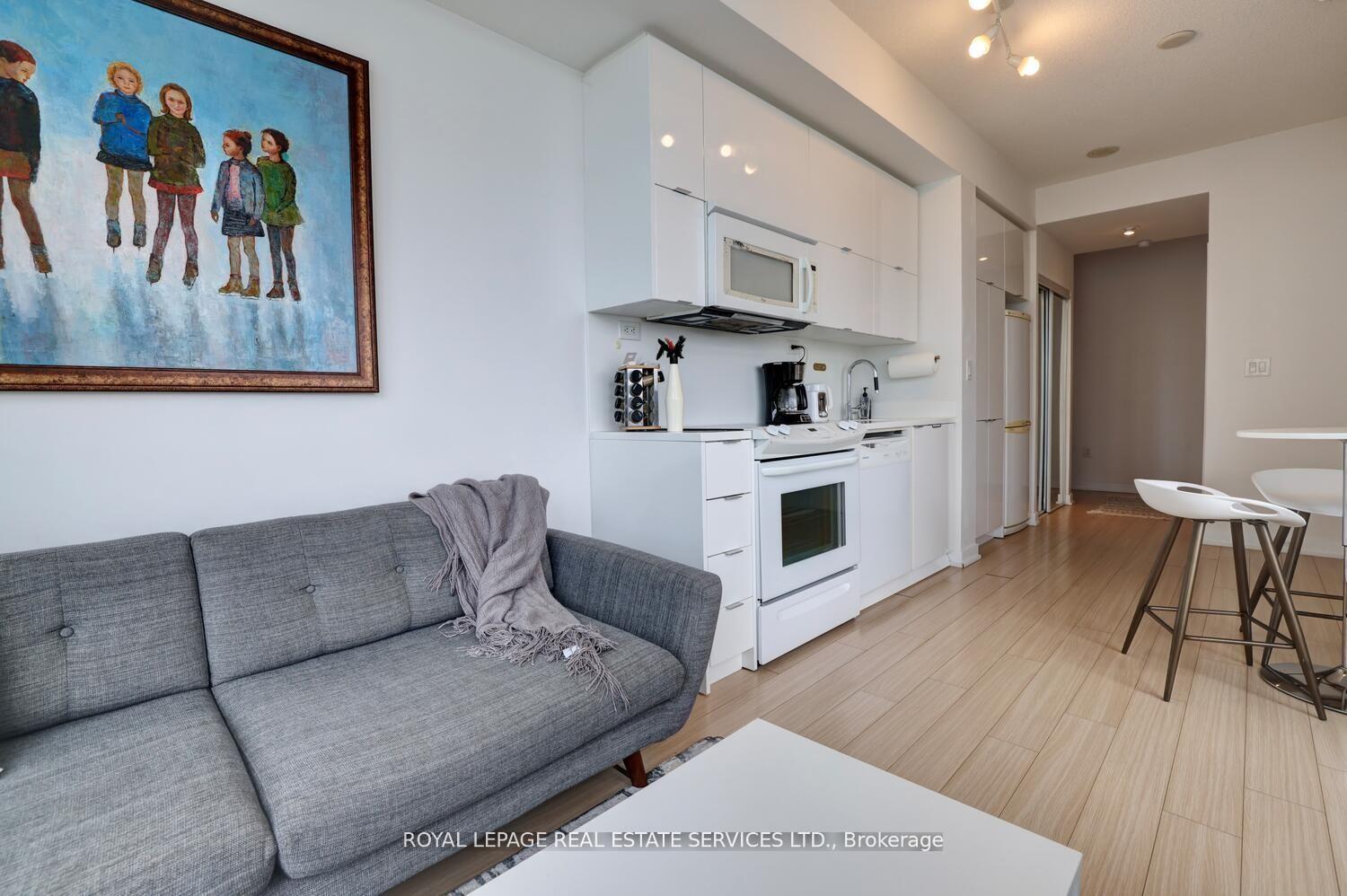 1 Bedroom Condo at 21 Iceboat, Toronto For sale