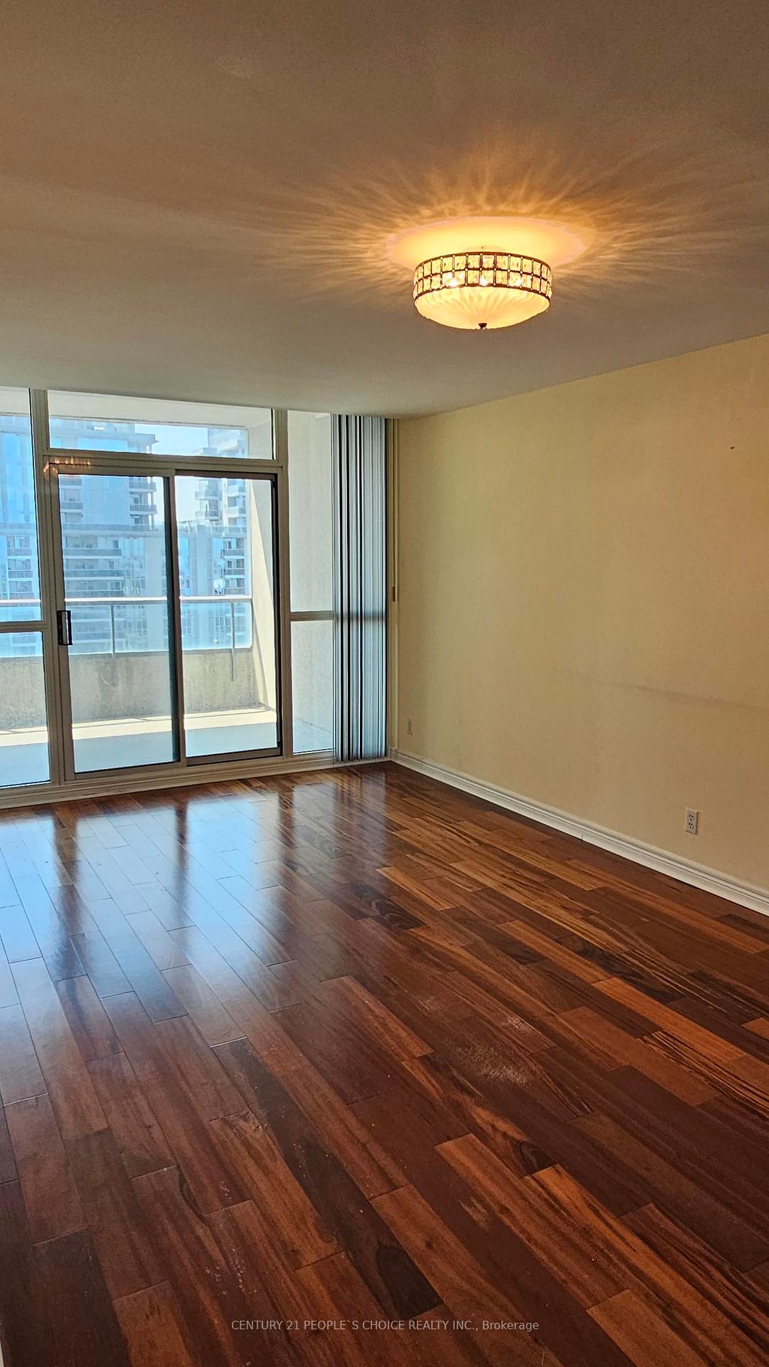 2 Bedrooms Condo at 23 Hollywood, Toronto For sale