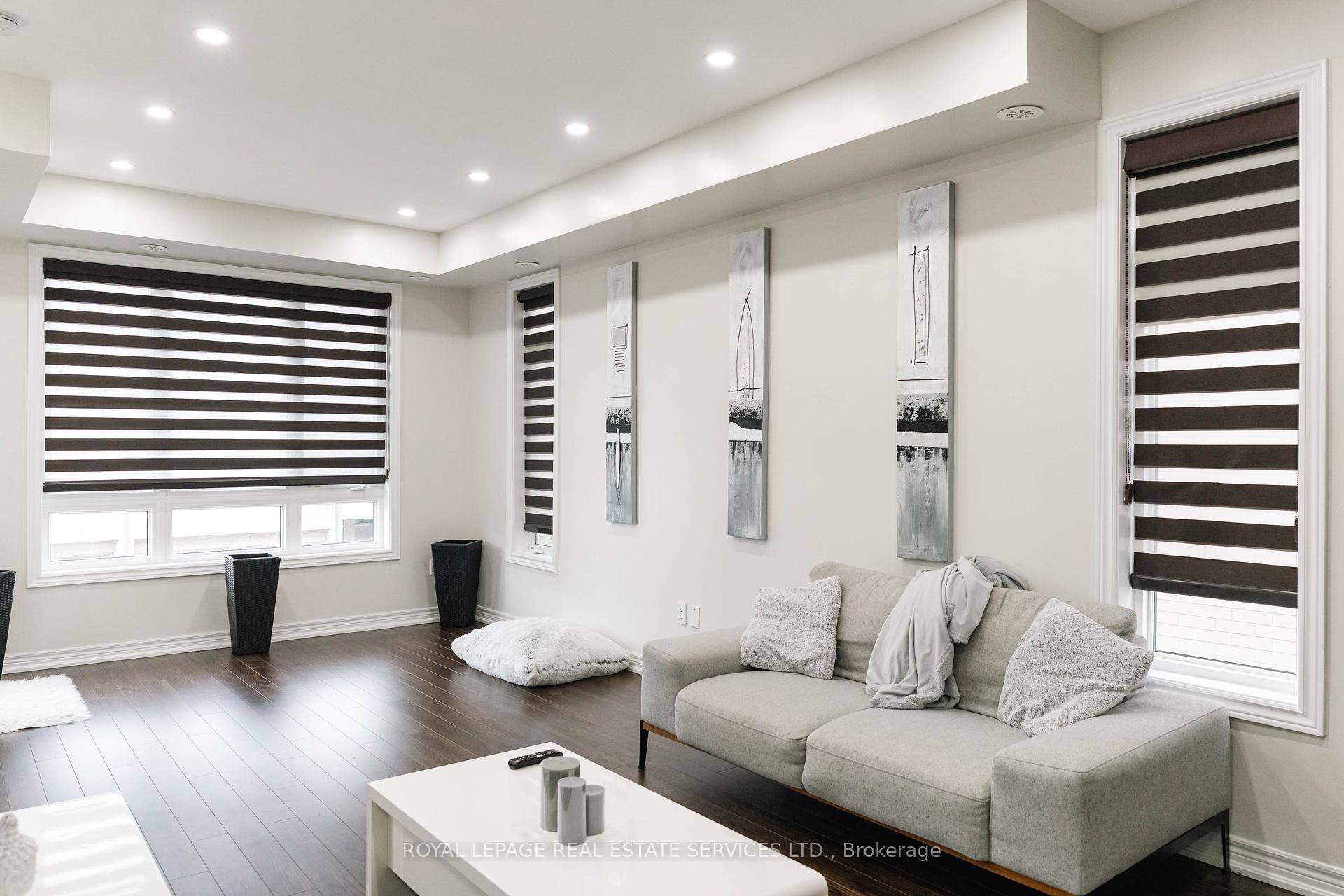 2 Bedrooms Condo at 9621 Jane, Vaughan For sale
