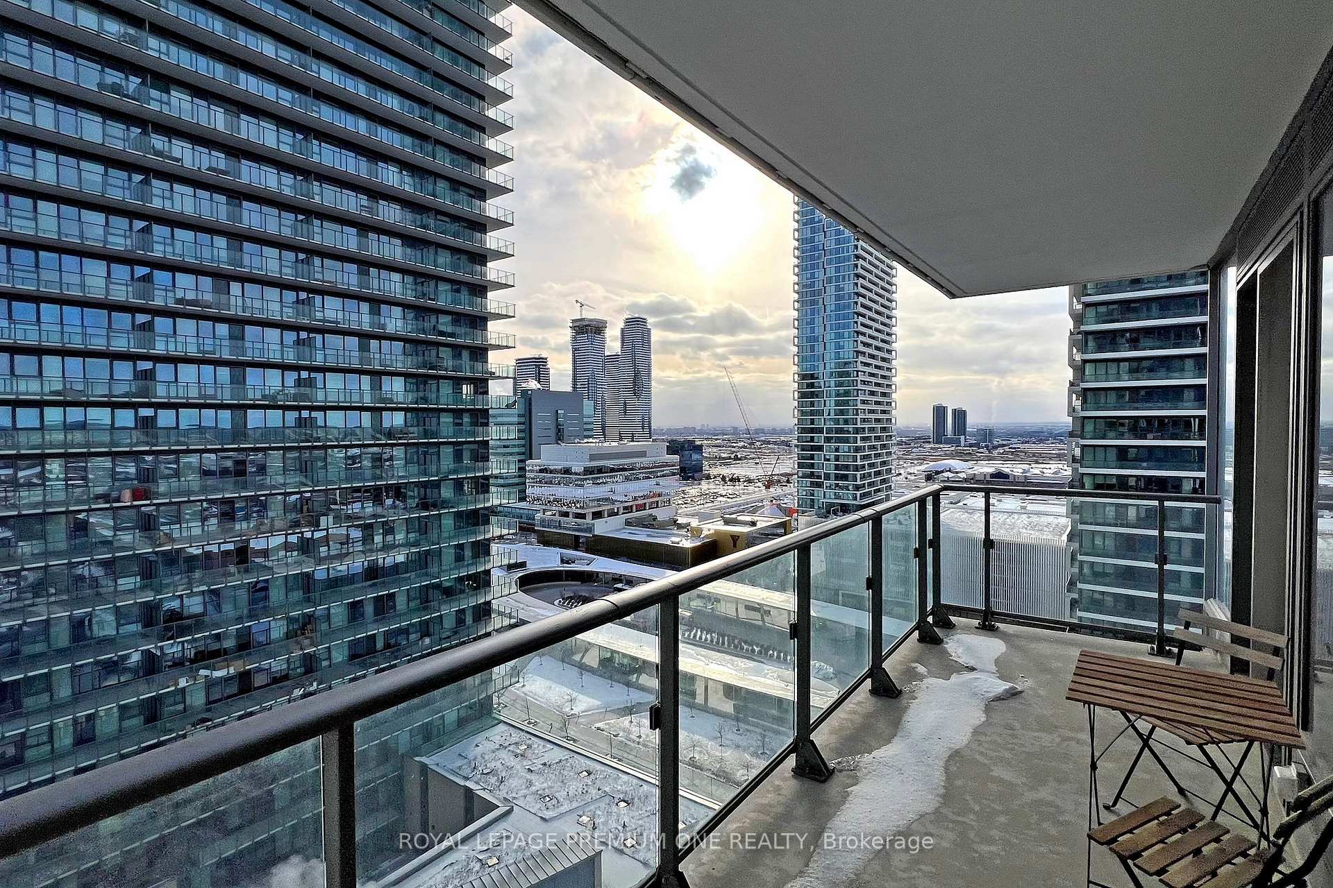 2 Bedrooms Condo at 1000 Portage,  Vaughan For sale