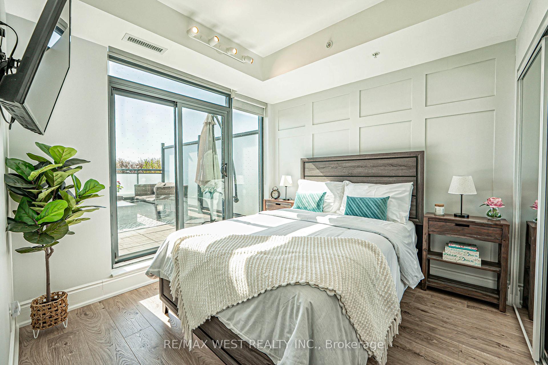 2 Bedrooms Condo at 2522 Keele, Toronto For sale