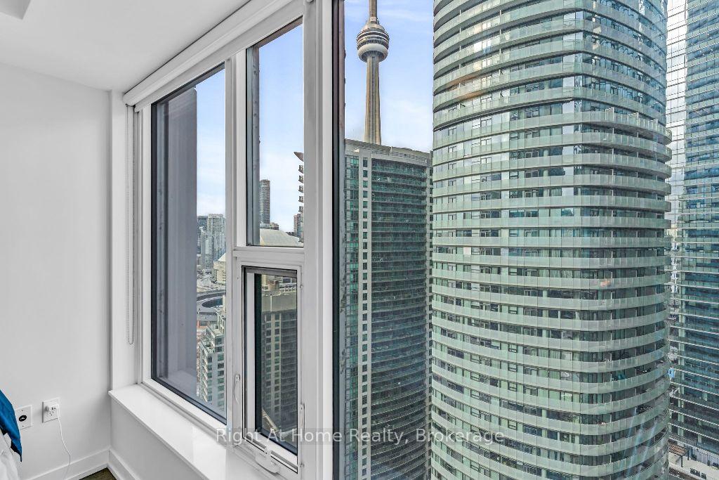 1 Bedroom Condo at 10 York,  Toronto For sale