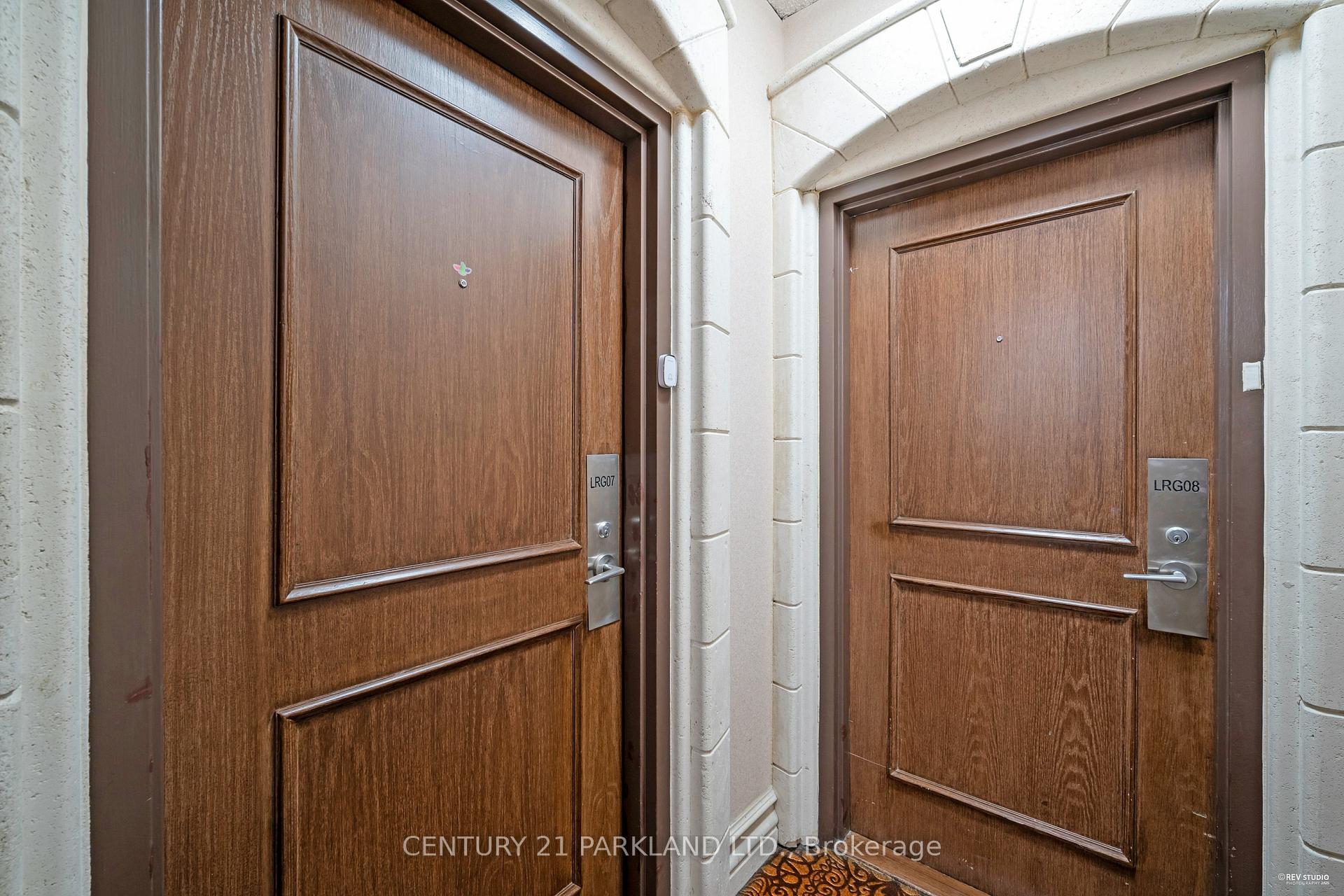 3 Bedrooms Condo at 7 Lorraine, Toronto For sale
