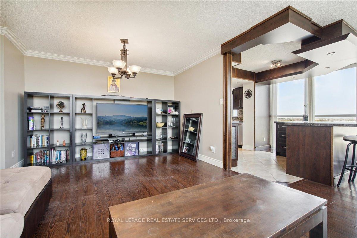 2 Bedrooms Condo at 1360 Rathburn,  Mississauga For sale