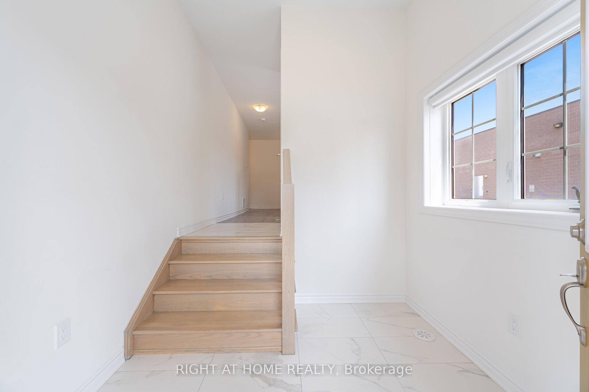 2 Bedrooms Condo at 305 Garner, Hamilton For sale