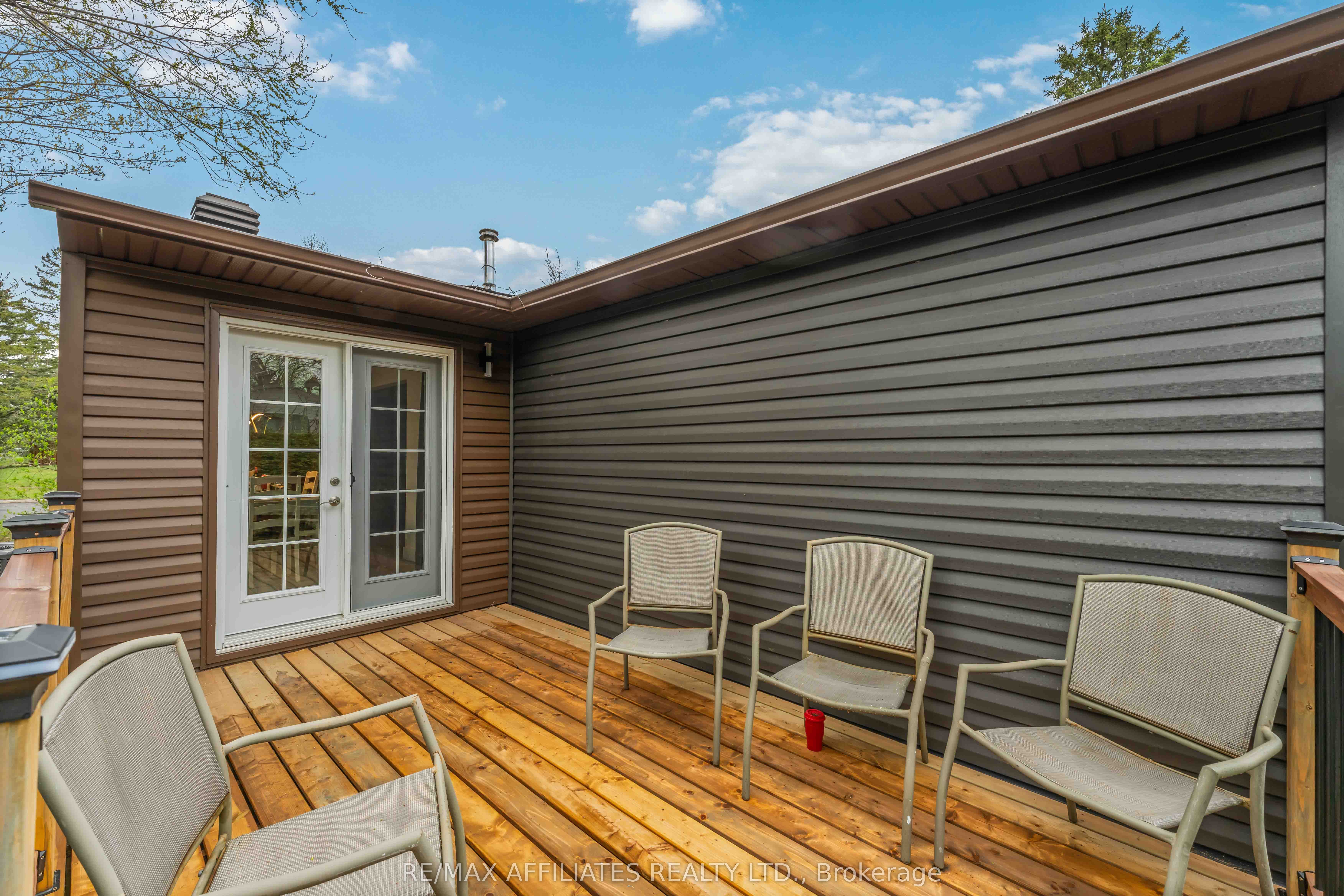 2 Teakwood Court