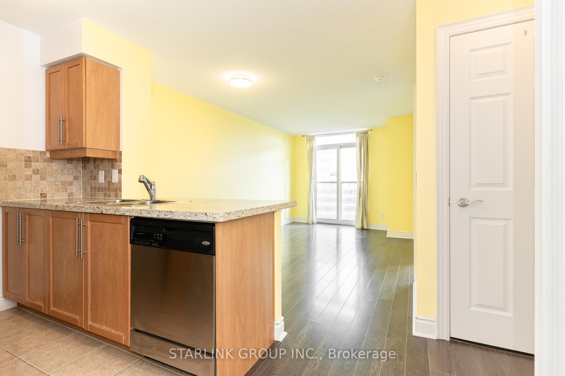 2 Bedrooms Condo at 25 Greenview, Toronto For sale