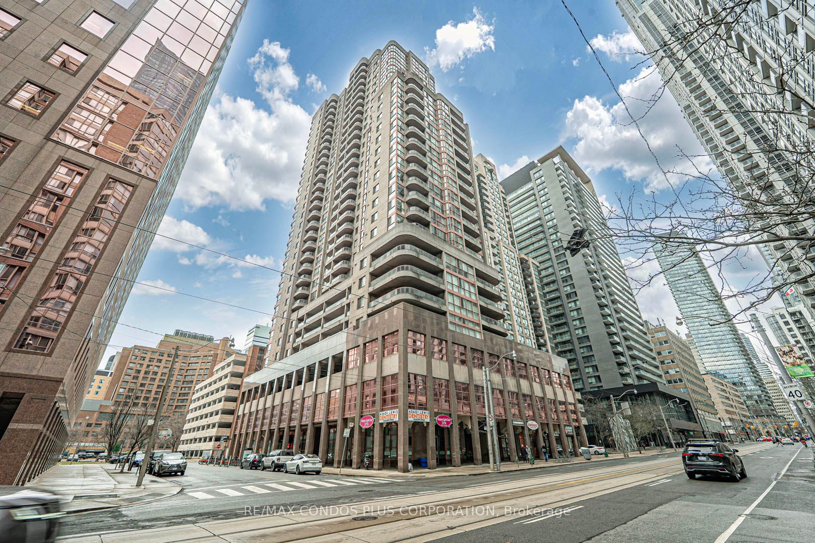 #1810 - 736 Bay Street, Toronto, ON M5G 2M4