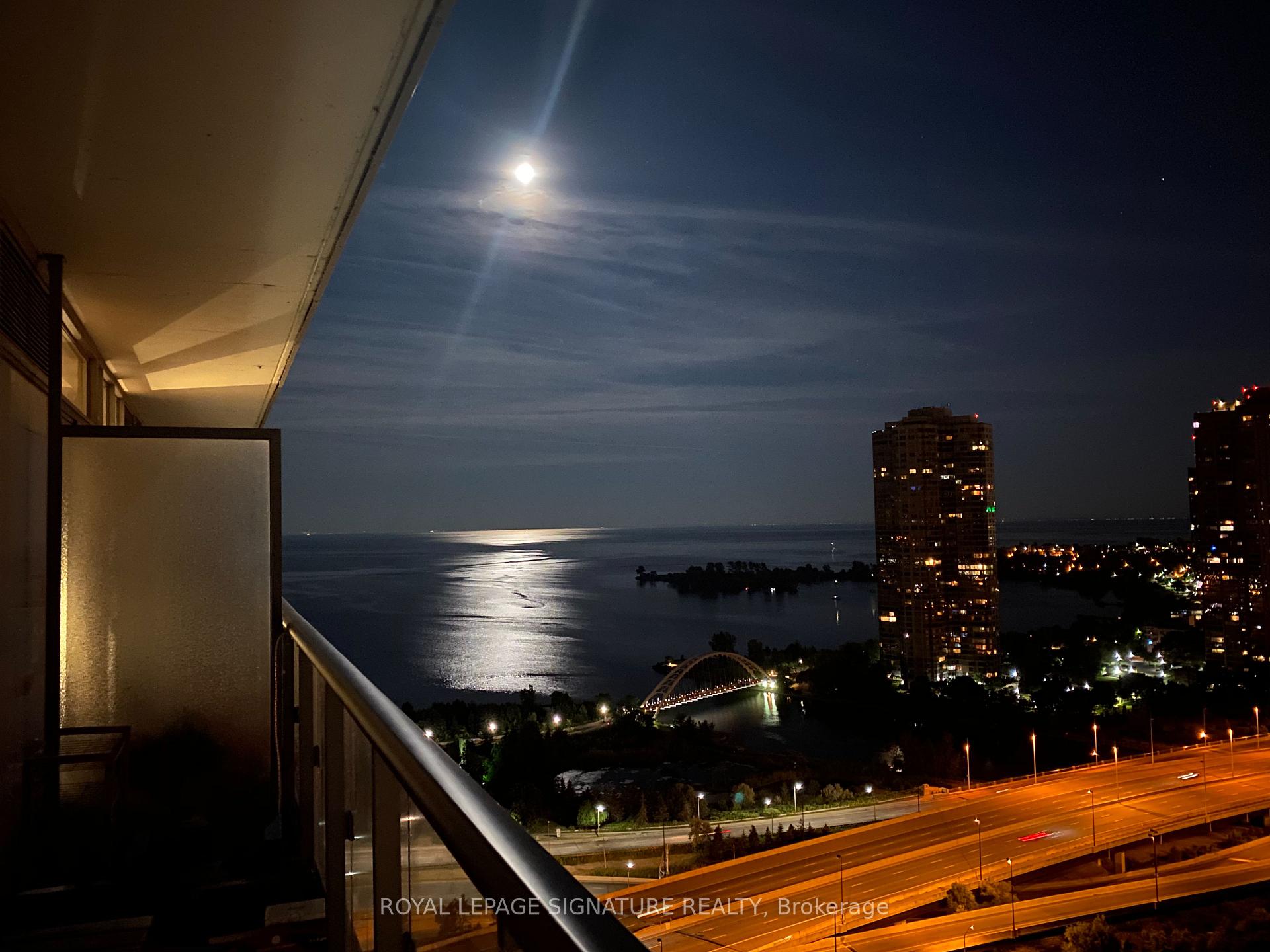 2 Bedrooms Condo at 105 The Queensway, Toronto For sale