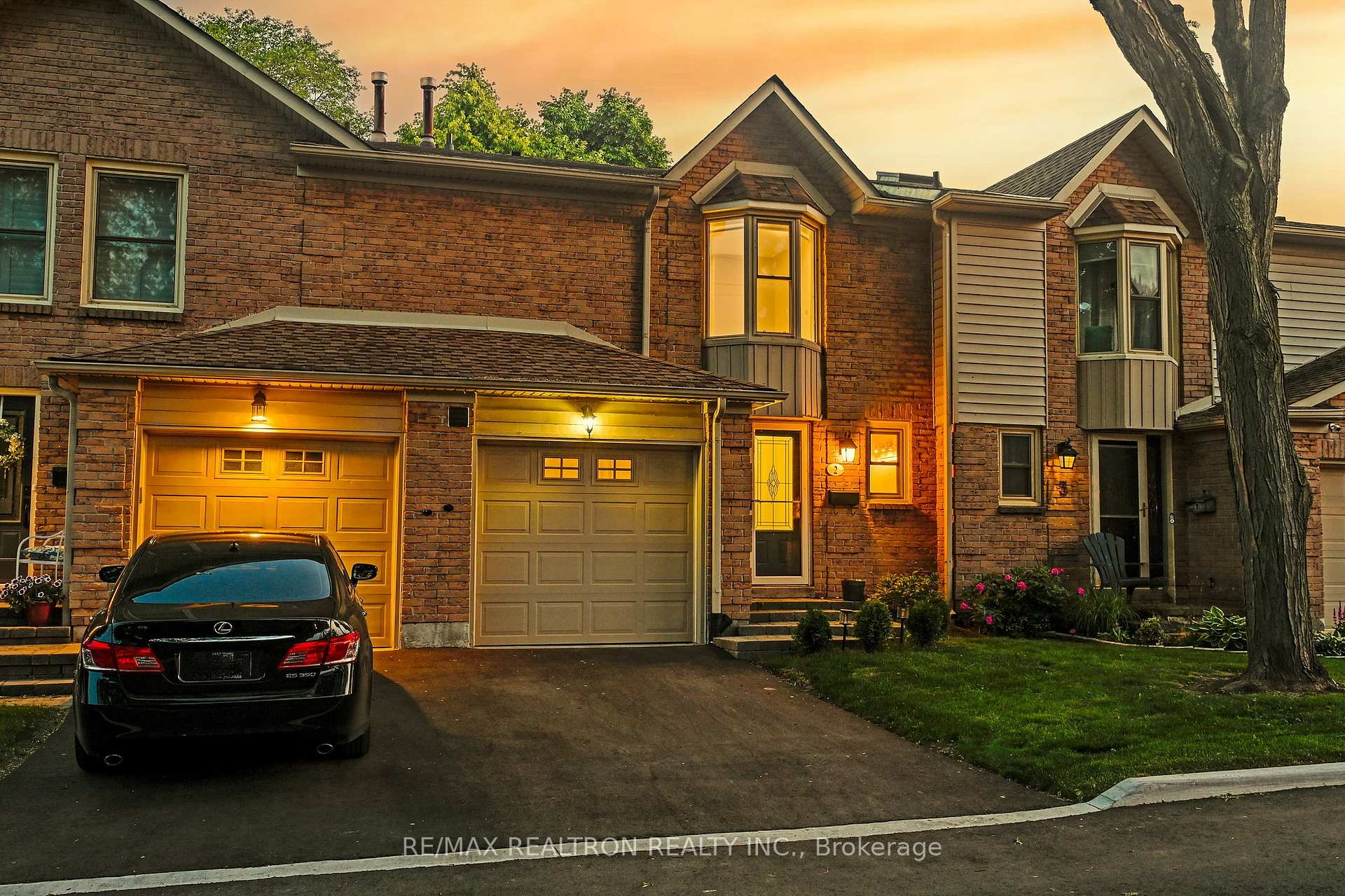 3 Bedrooms Condo at 5411 Lakeshore, Burlington For sale