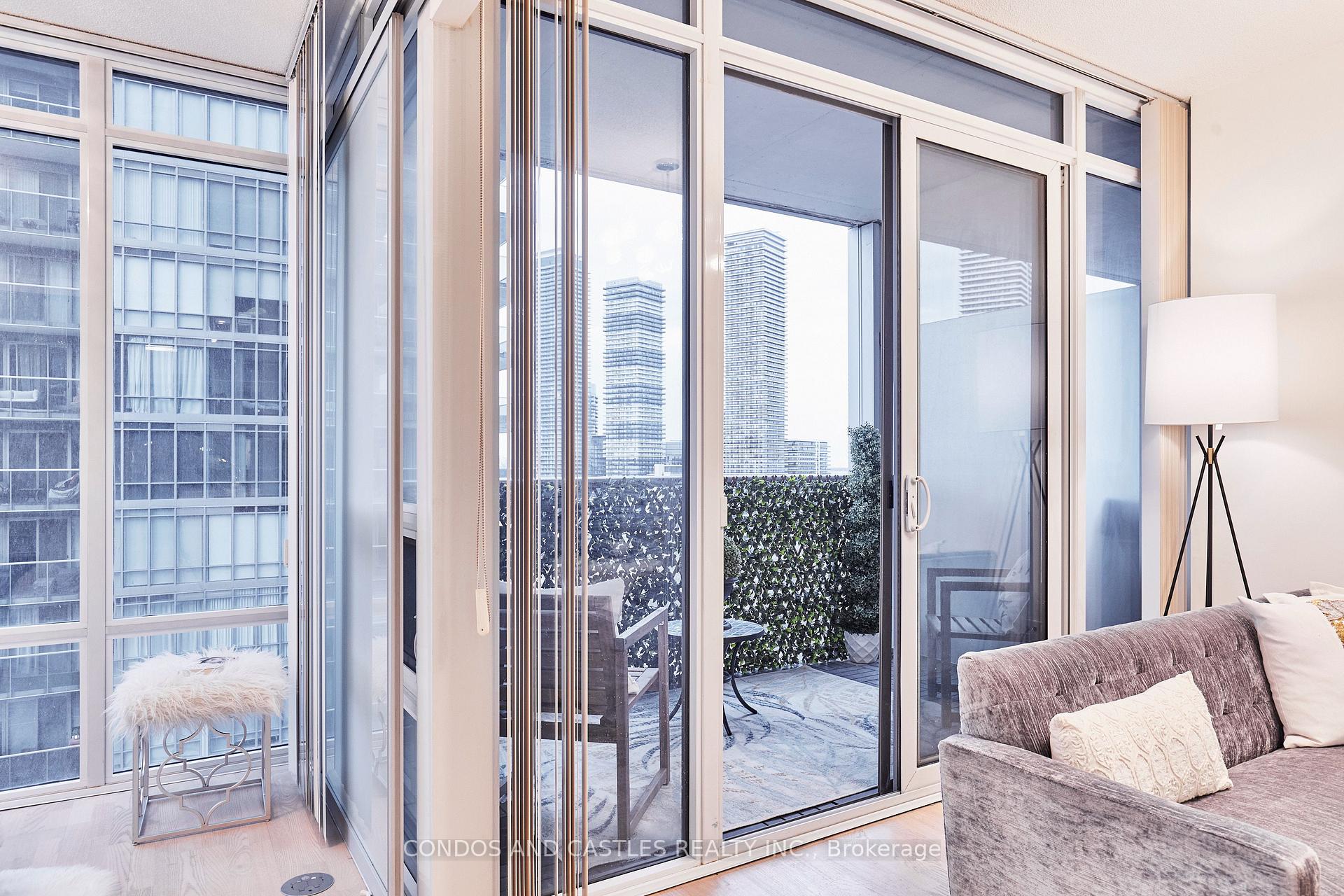 2 Bedrooms Condo at 88 Park Lawn, Toronto For sale
