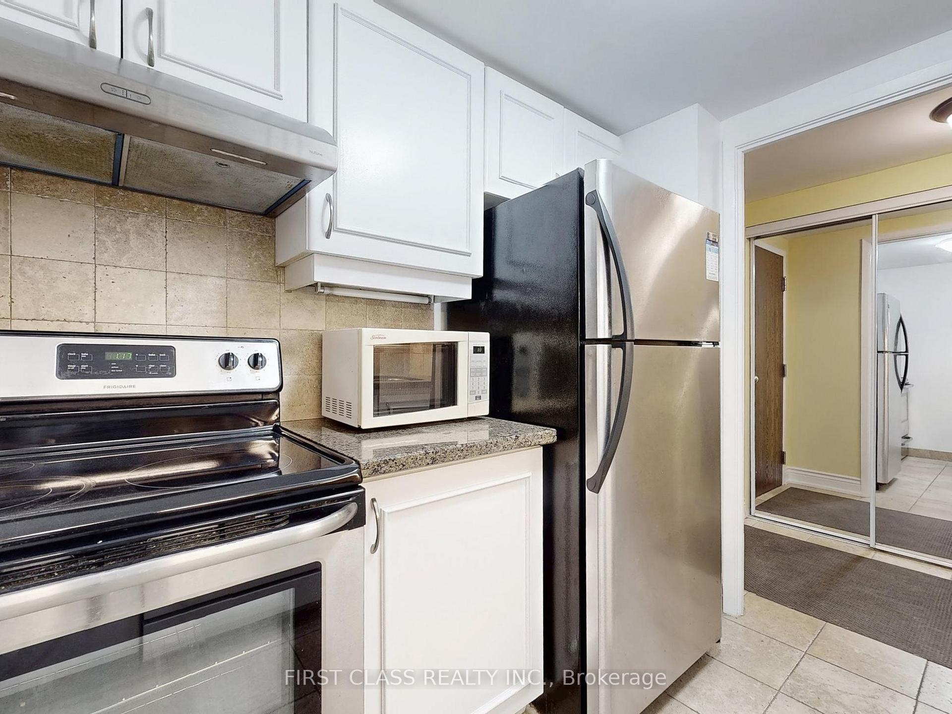 3 Bedrooms Condo at 717 Bay, Toronto For sale