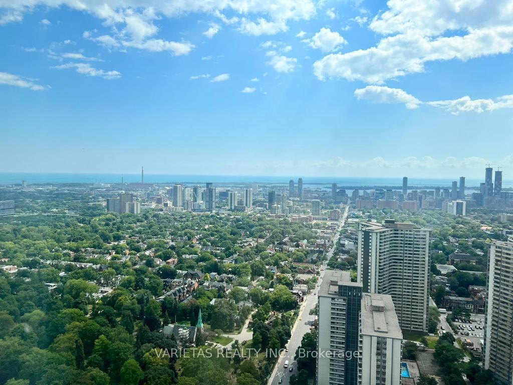 3 Bedrooms Condo at 585 Bloor,  Toronto For sale