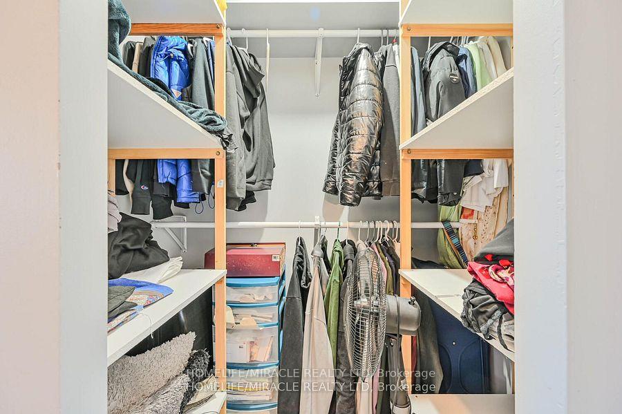 3 Bedrooms Condo at 5 Rowntree, Toronto For sale