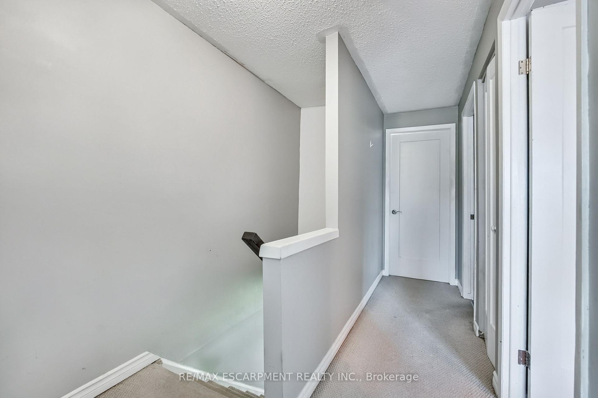 3 Bedrooms Condo at 2700 Barton, Hamilton For sale