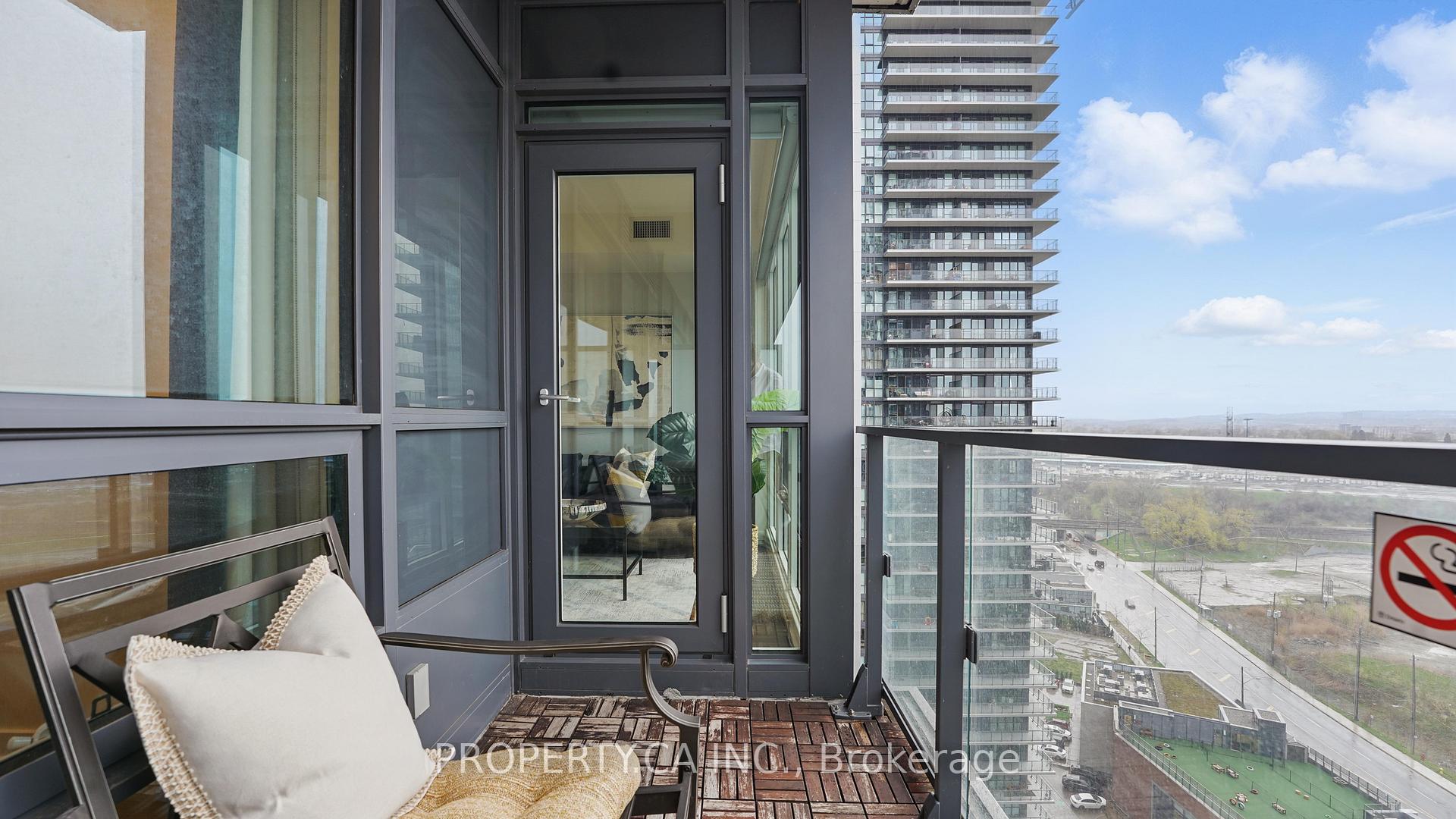 2 Bedrooms Condo at 2220 Lakeshore,  Toronto For sale