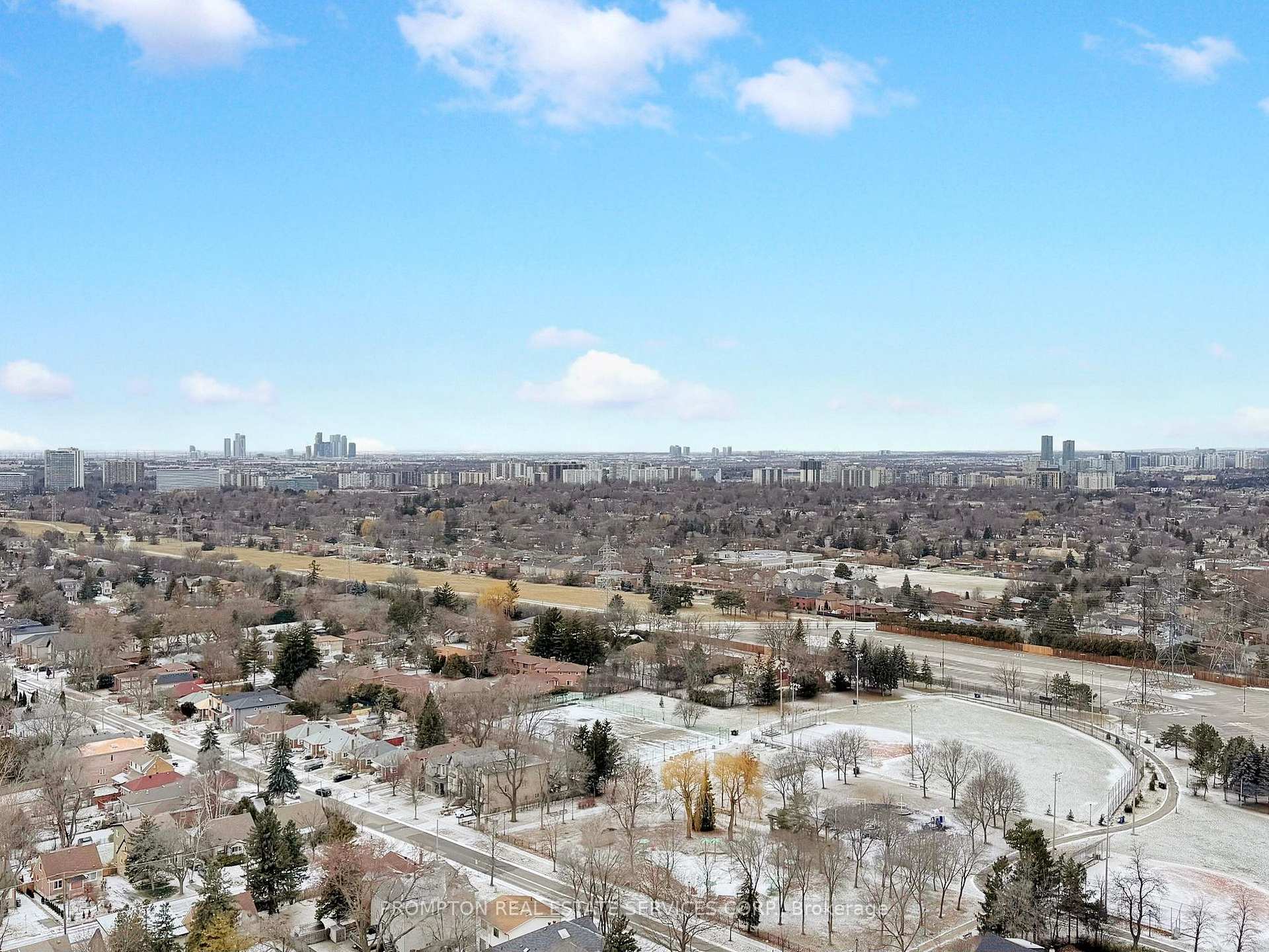 2 Bedrooms Condo at 15 Greenview, Toronto For sale