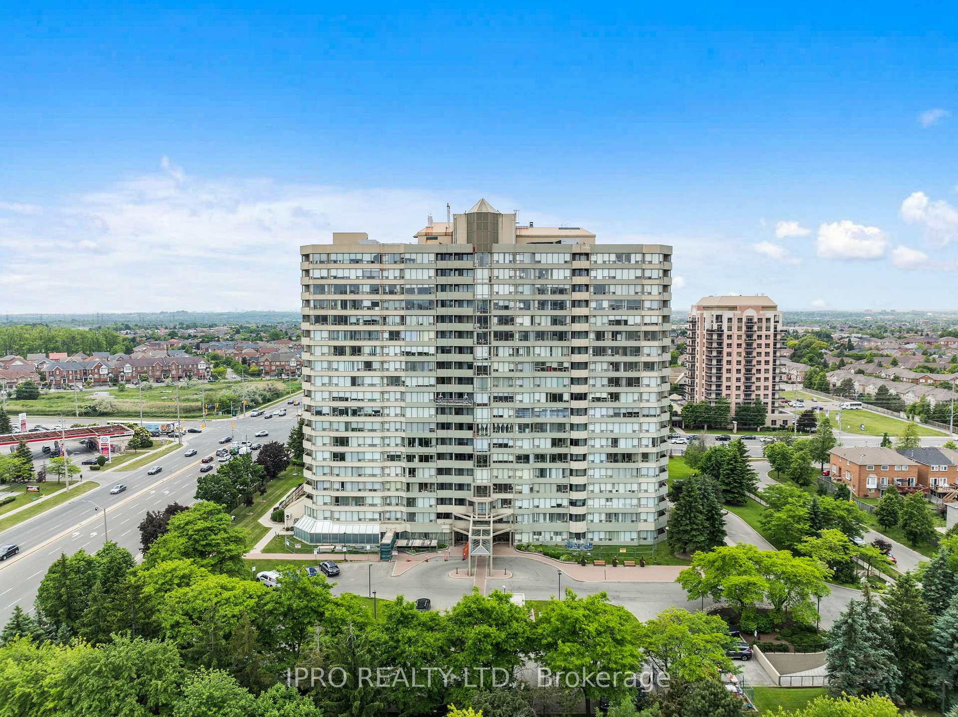 3 Bedrooms Condo at 700 Constellation, Mississauga For sale